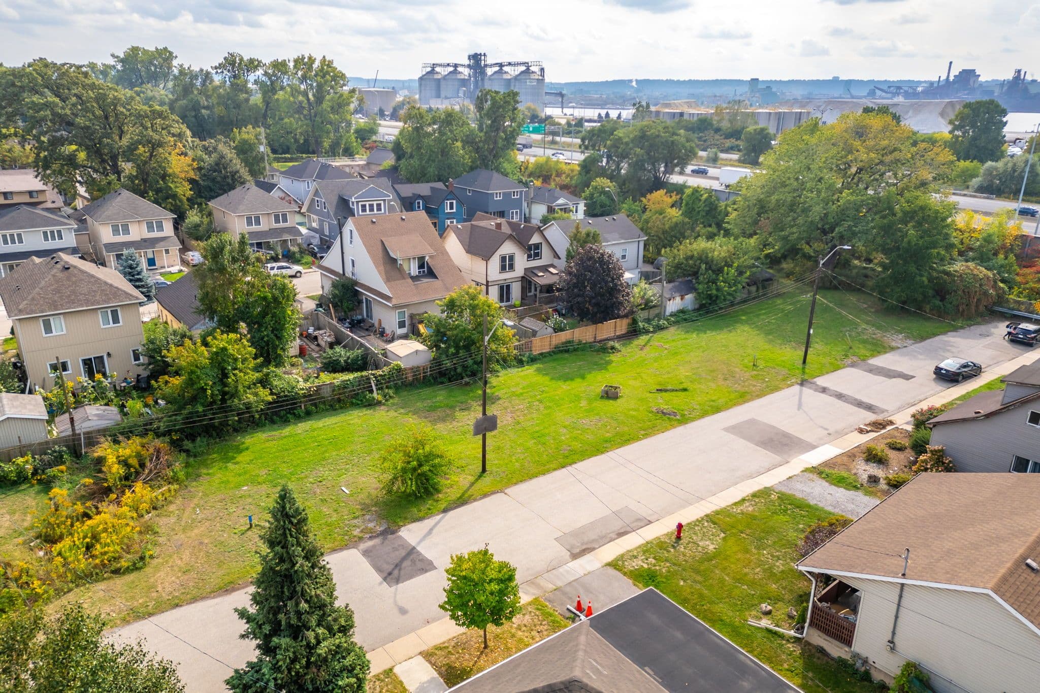 11 KNAPMANS Drive, Hamilton, ON L8H 7E8