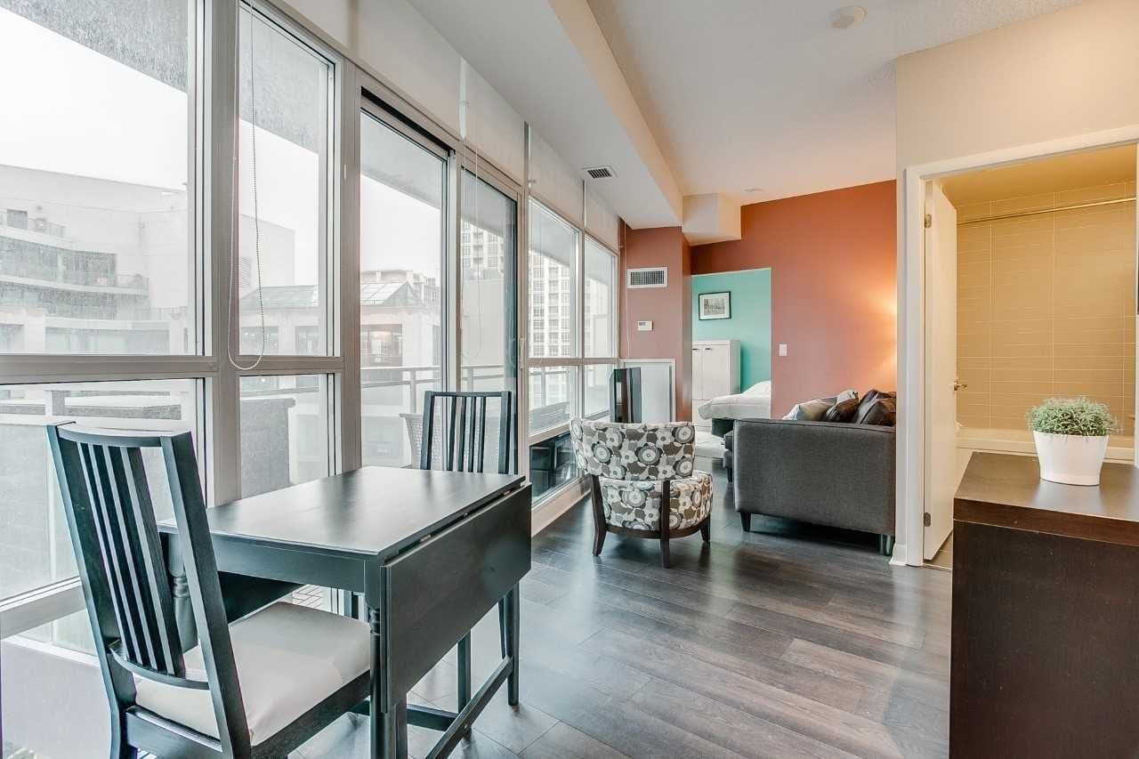 15 Bruyeres Mews 805, Toronto C01, ON M5V 0A7