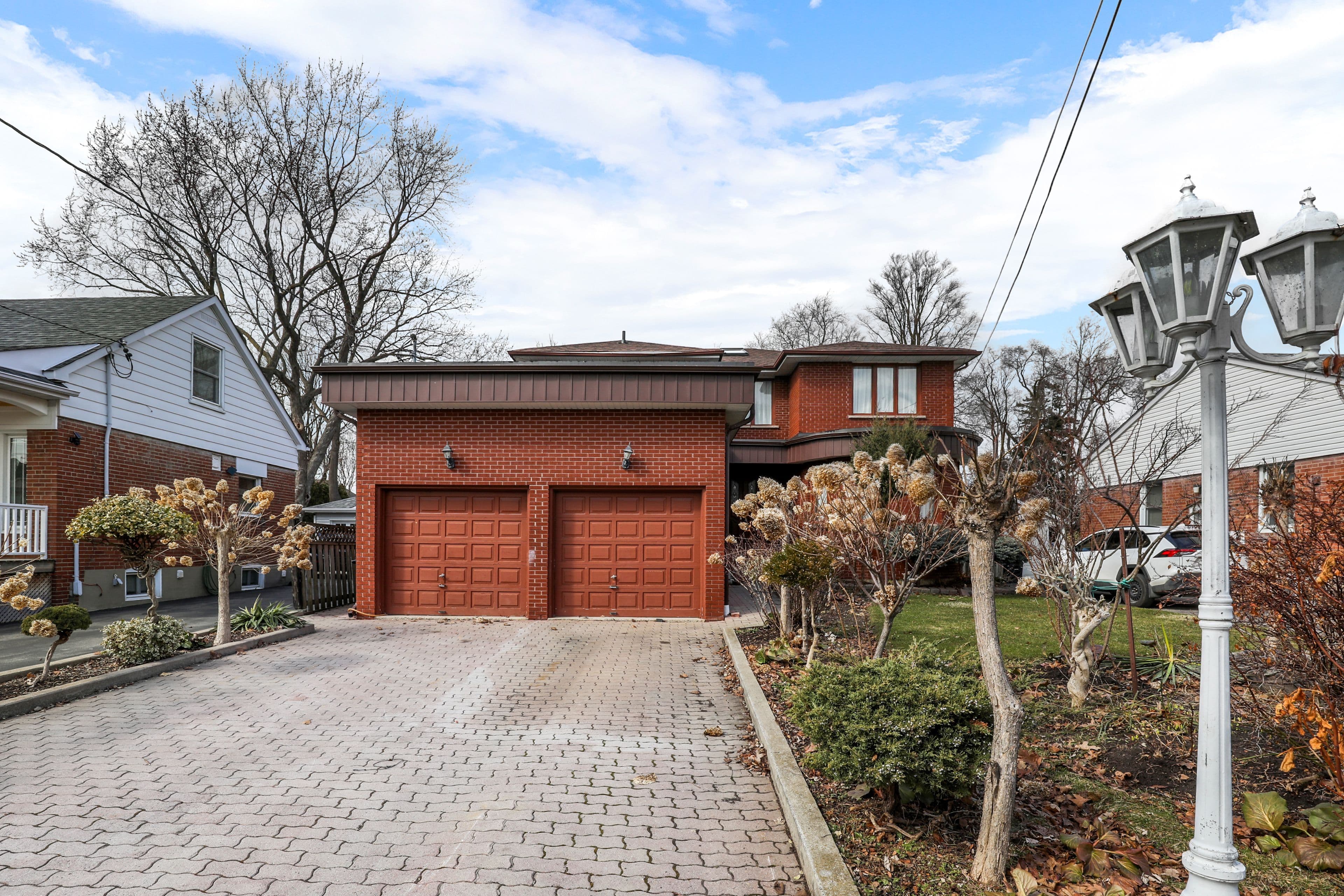 36 Ovida Avenue, Toronto W08, ON M9B 1E1