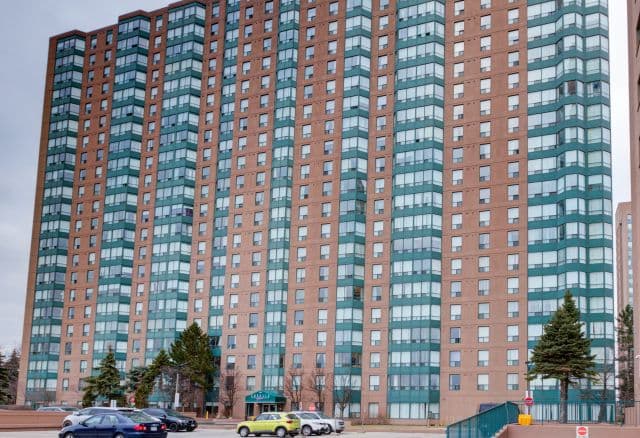 135 Hillcrest Avenue 1805, Mississauga, ON L5B 4B1