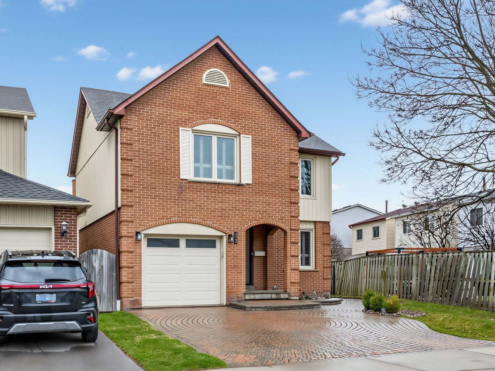 4049 Teakwood Drive, Mississauga, ON L5C 3L2