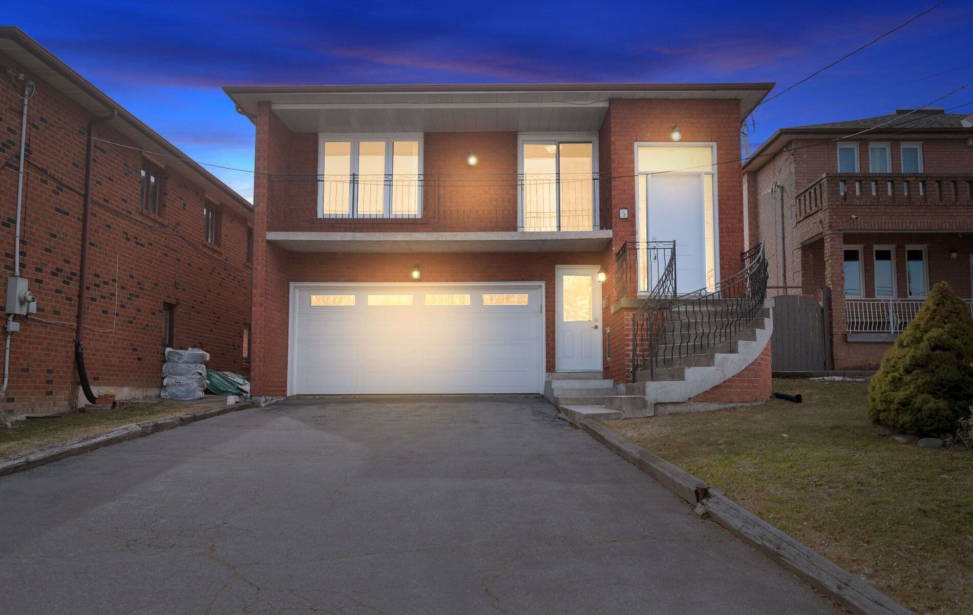 5 Acacia Avenue, Toronto W05, ON M9M 1H6