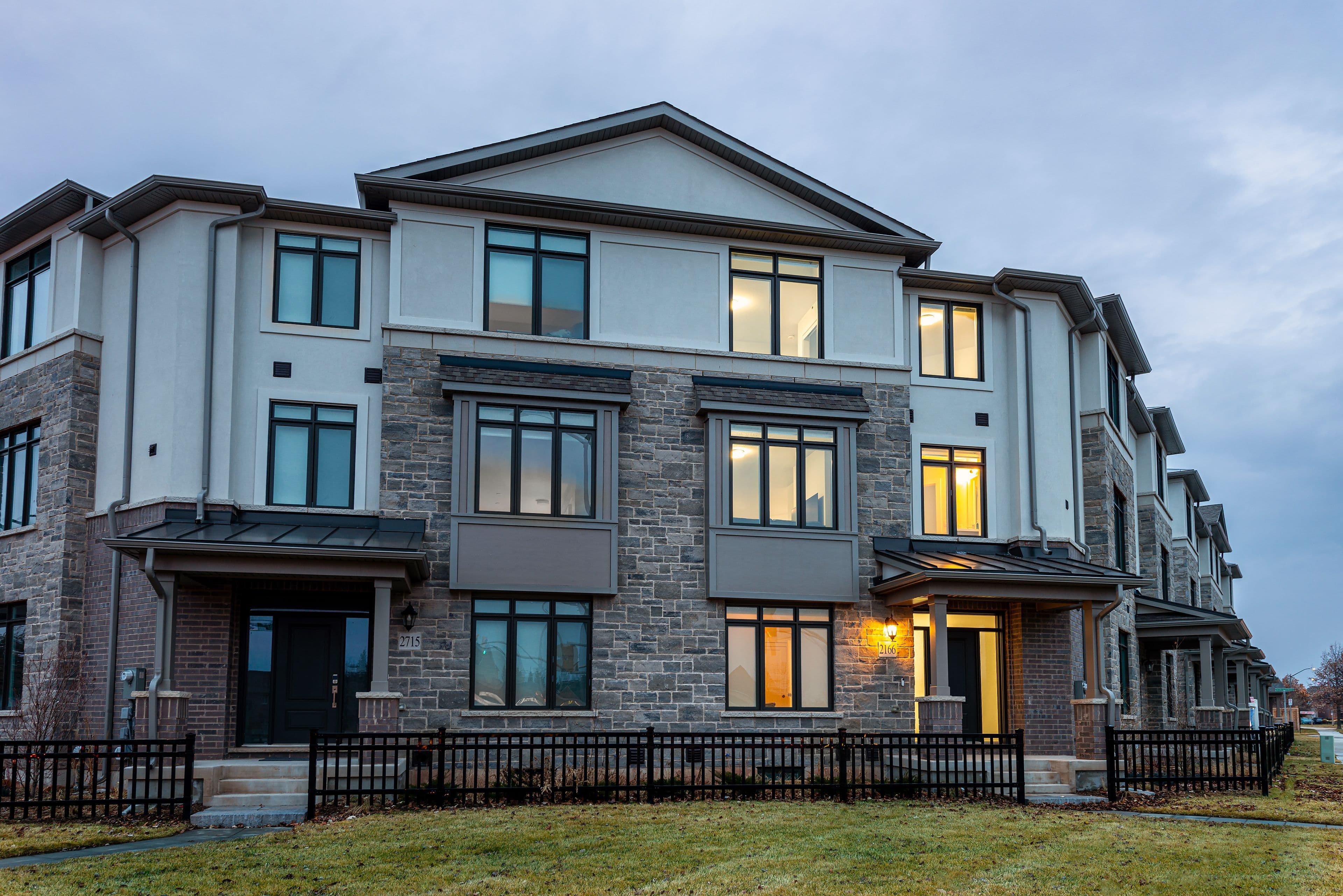 2166 Postmaster Drive, Oakville, ON L6M 5T1