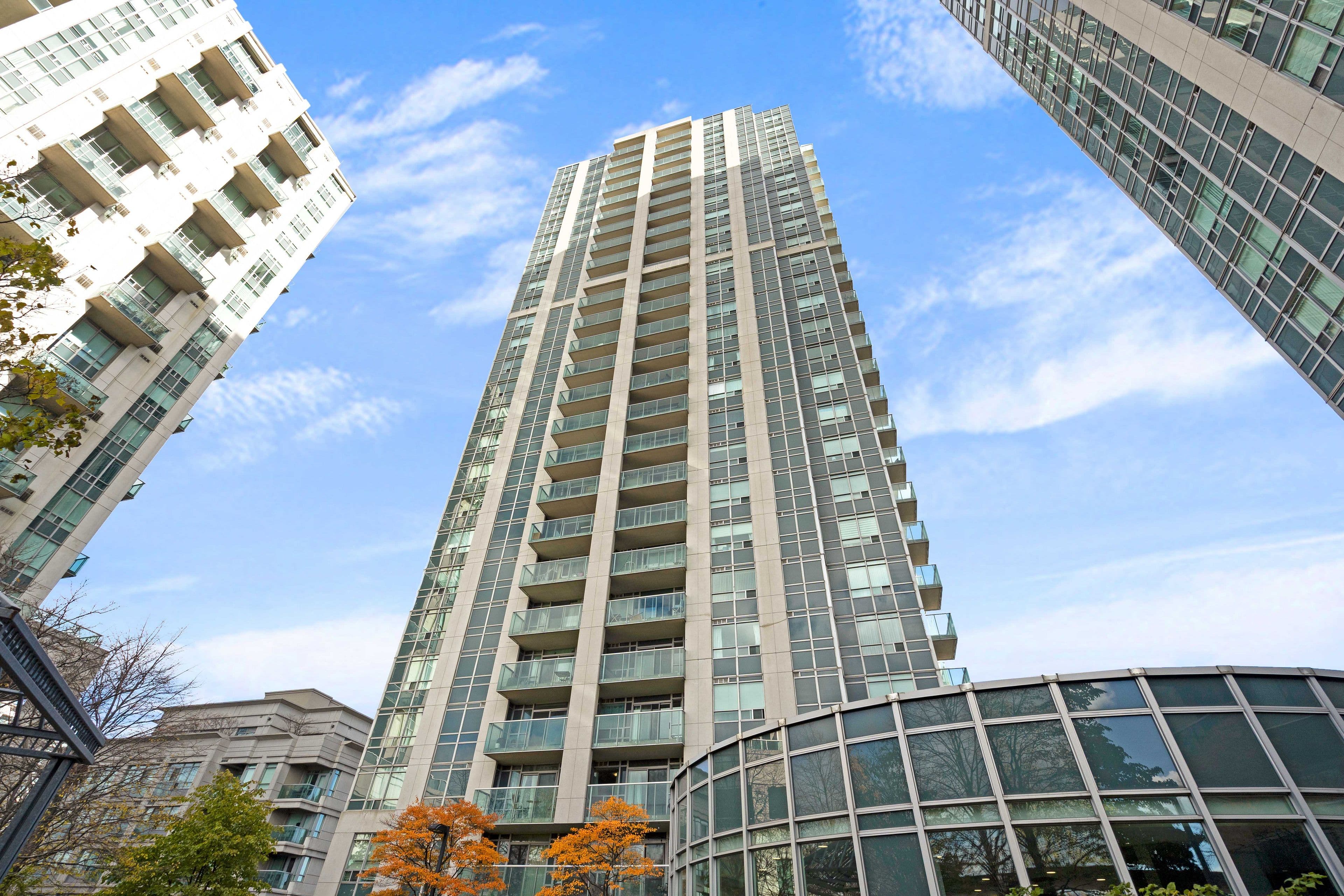 16 Harrison Garden Boulevard 1011, Toronto C14, ON M2N 7J6