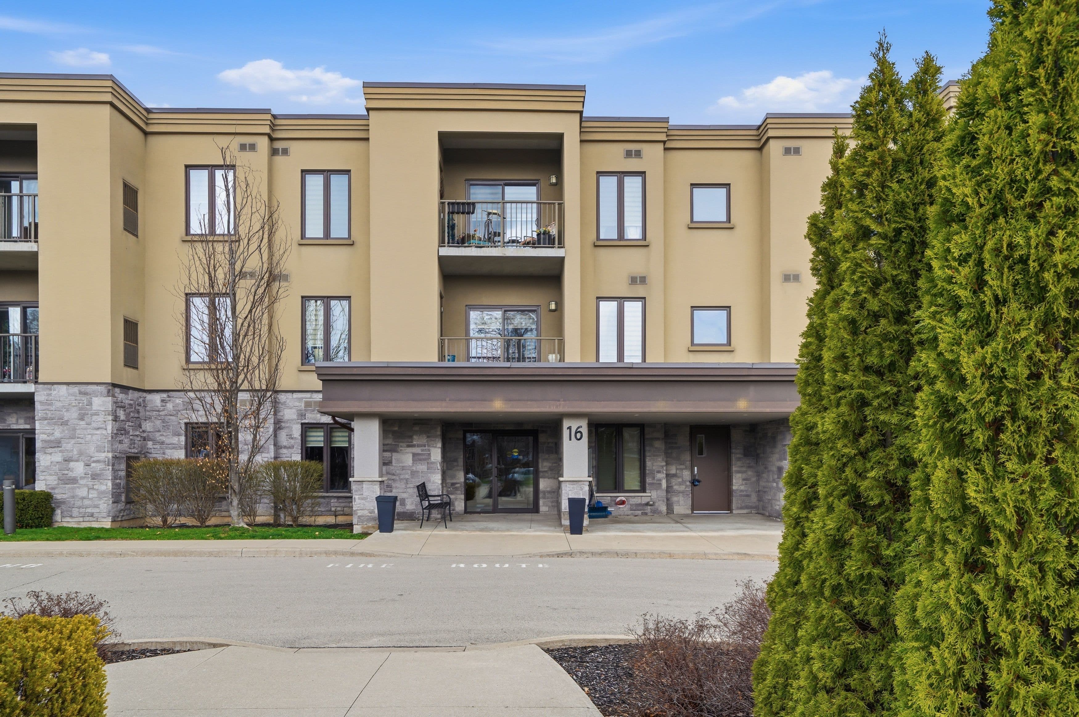 16 Sullivan Avenue 109, Thorold, ON L2V 2Y2