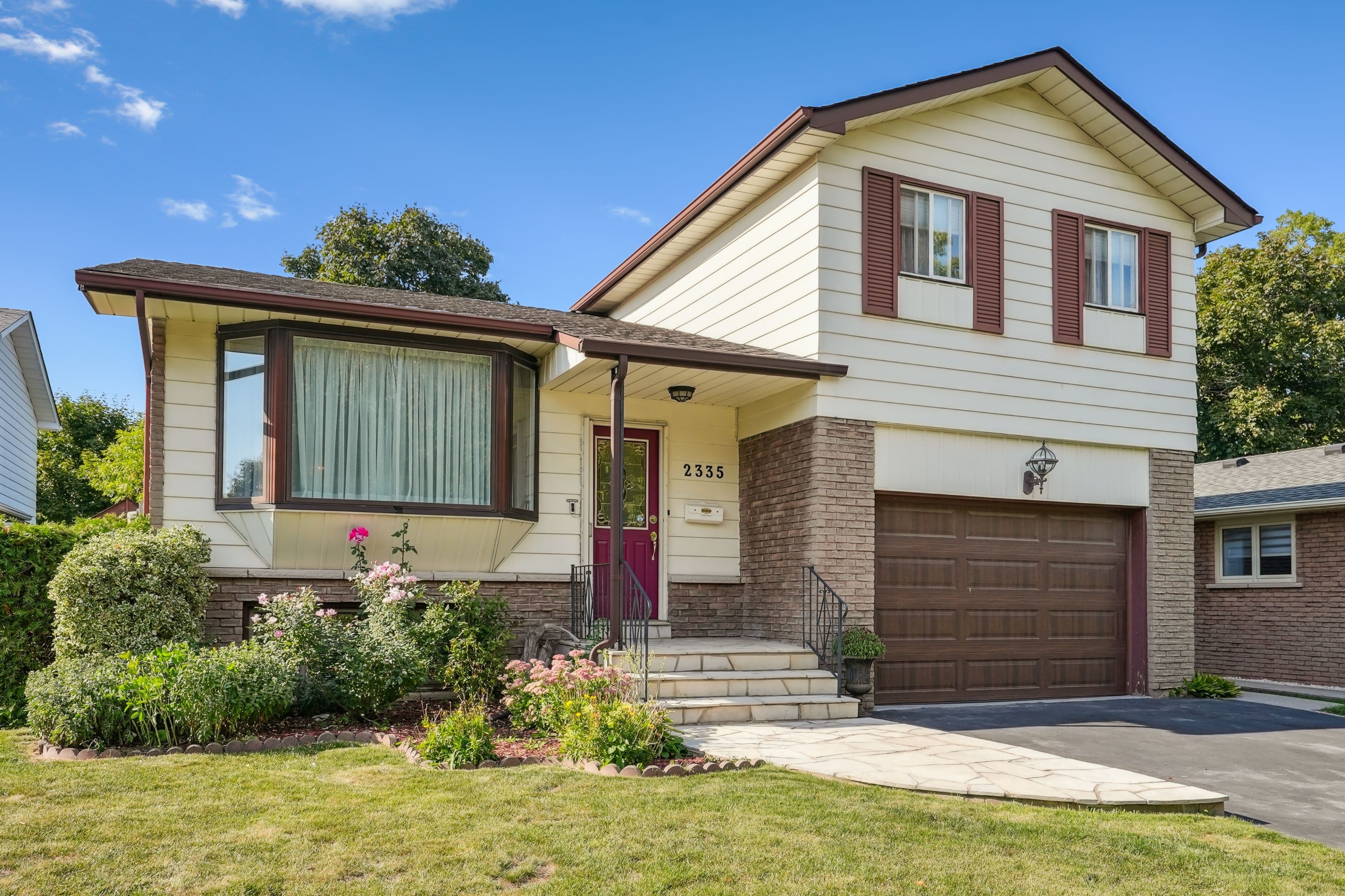 2335 Wyandotte Drive, Oakville, ON L6L 2T4