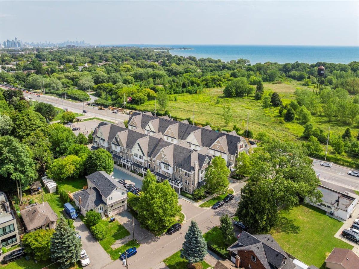 1011 Deta Road 701, Mississauga, ON L5E 0A2