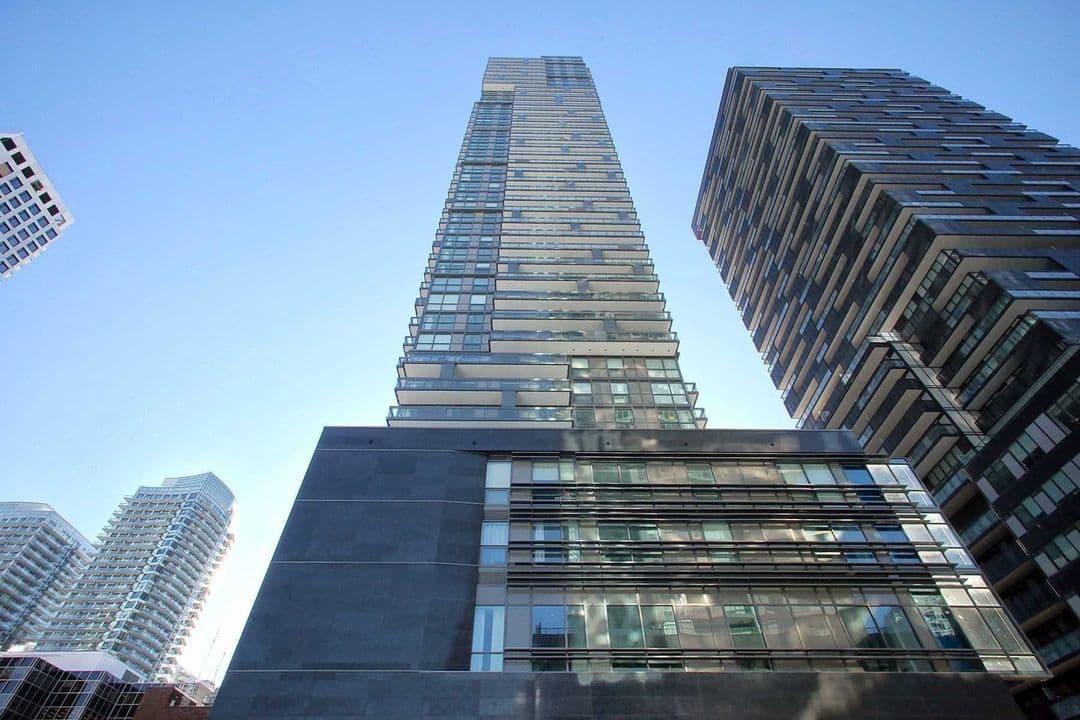 39 Roehampton Avenue 1806, Toronto C10, ON M4P 0G1