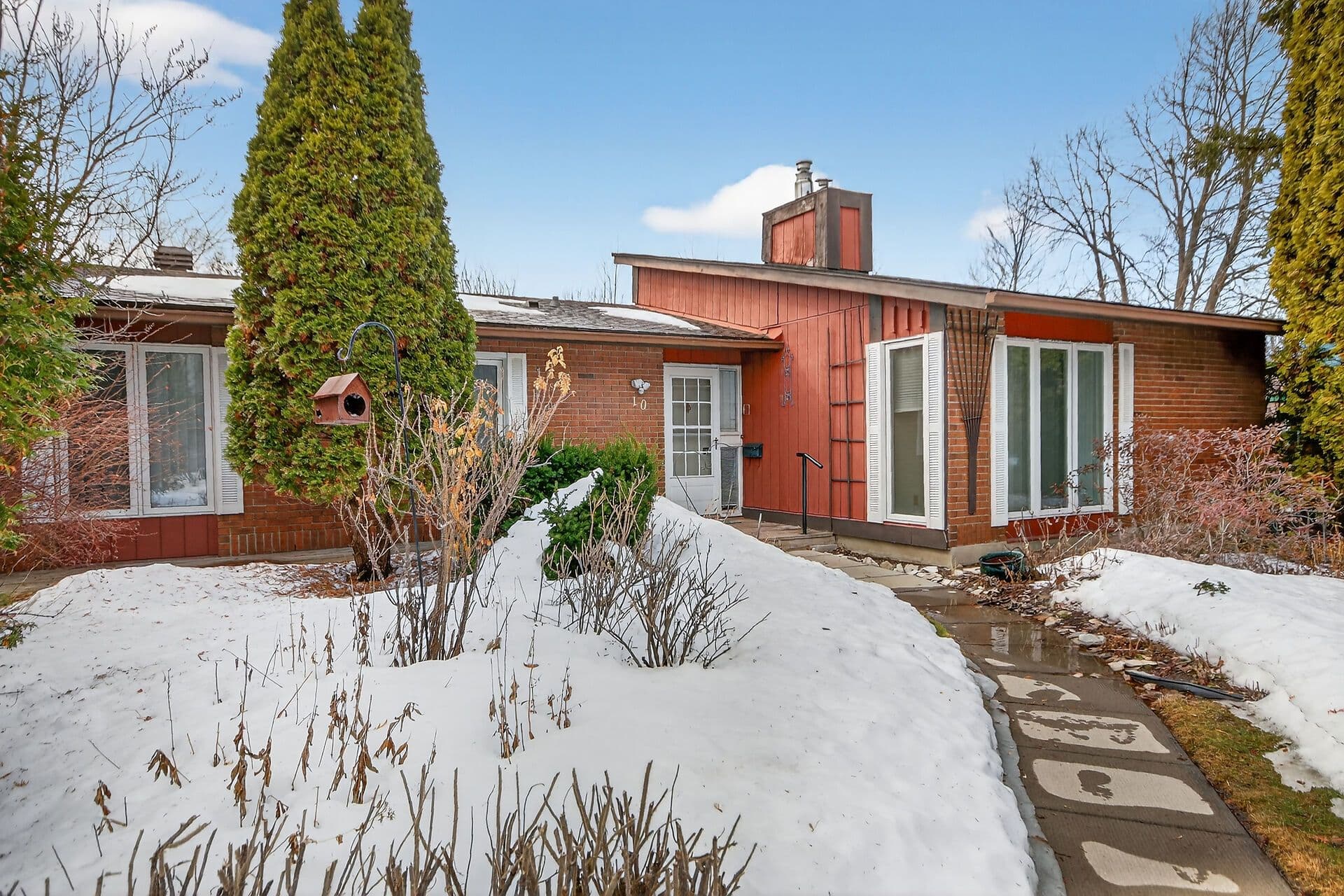 10 Amundsen Crescent, Kanata, ON K2L 1A7