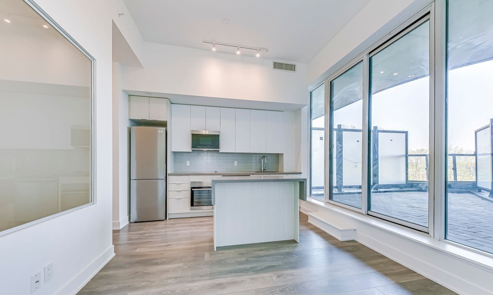 2485 Taunton Road 230, Oakville, ON L6H 3R8