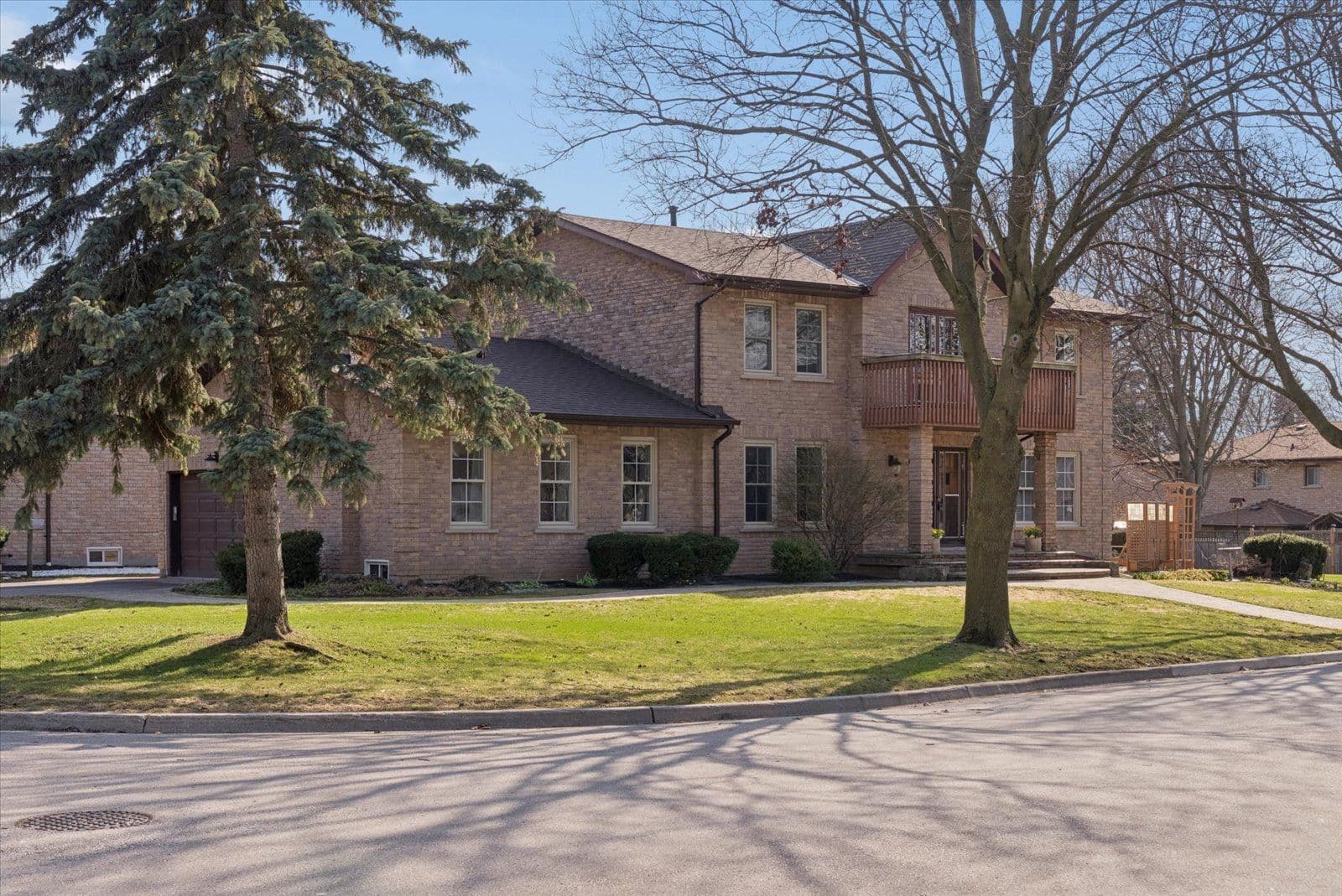 2 Worfolk Place, Whitby, ON L1N 6Z2, Whitby