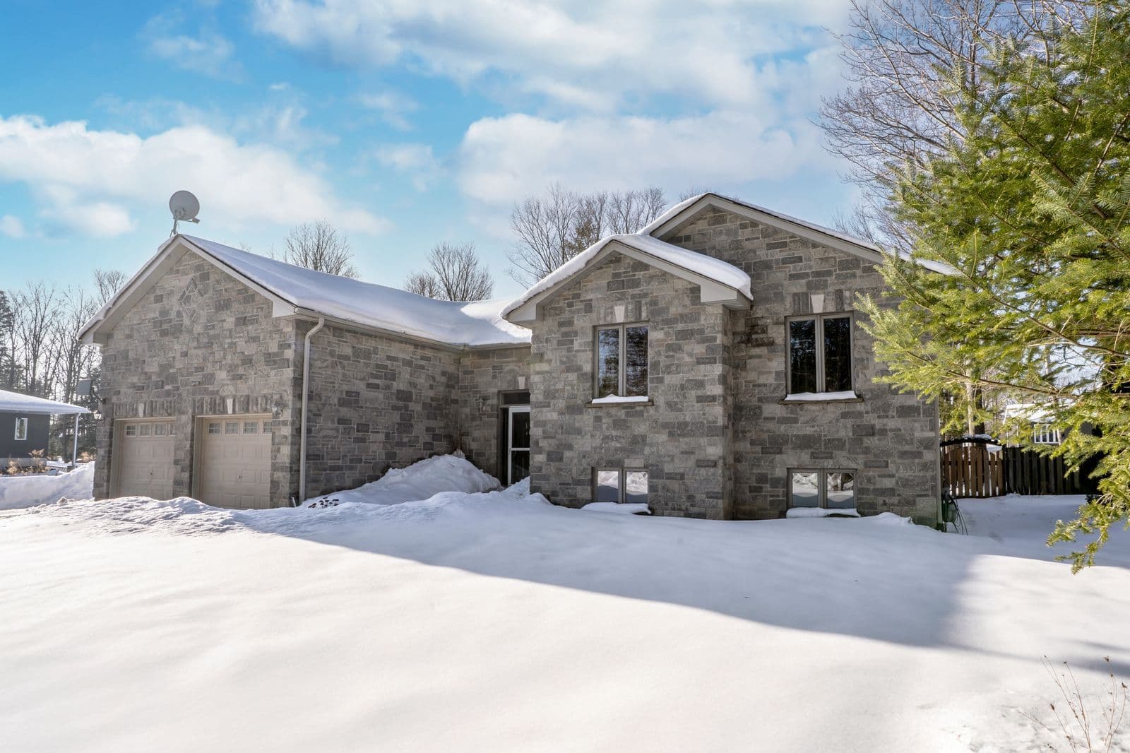 122 Trout Lane, Tiny, ON L9M 0J1