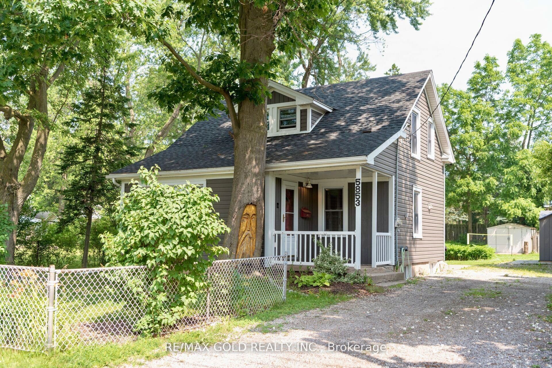 5853 McLeod Road, Niagara Falls, ON L2G 3E5