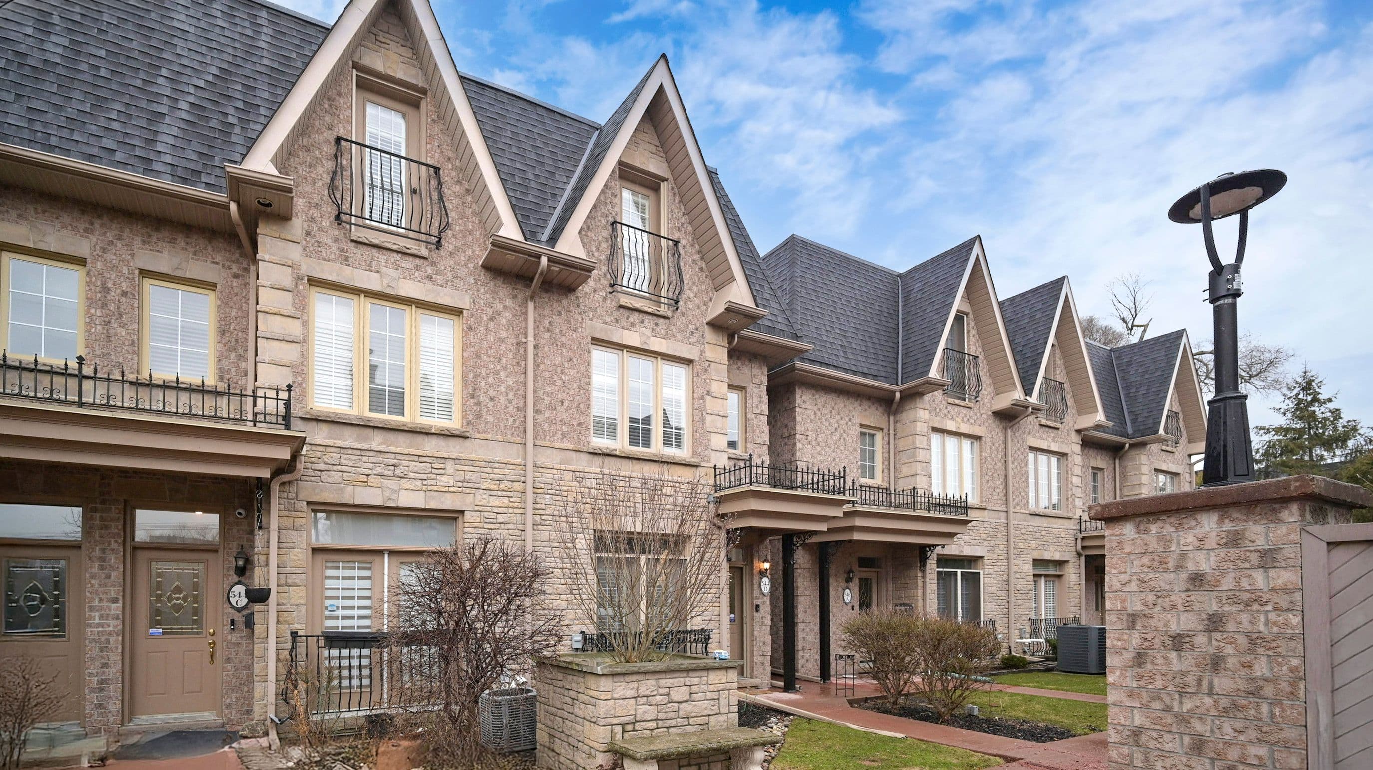 544D Scarlett Road, Toronto W09, ON M9P 2S2