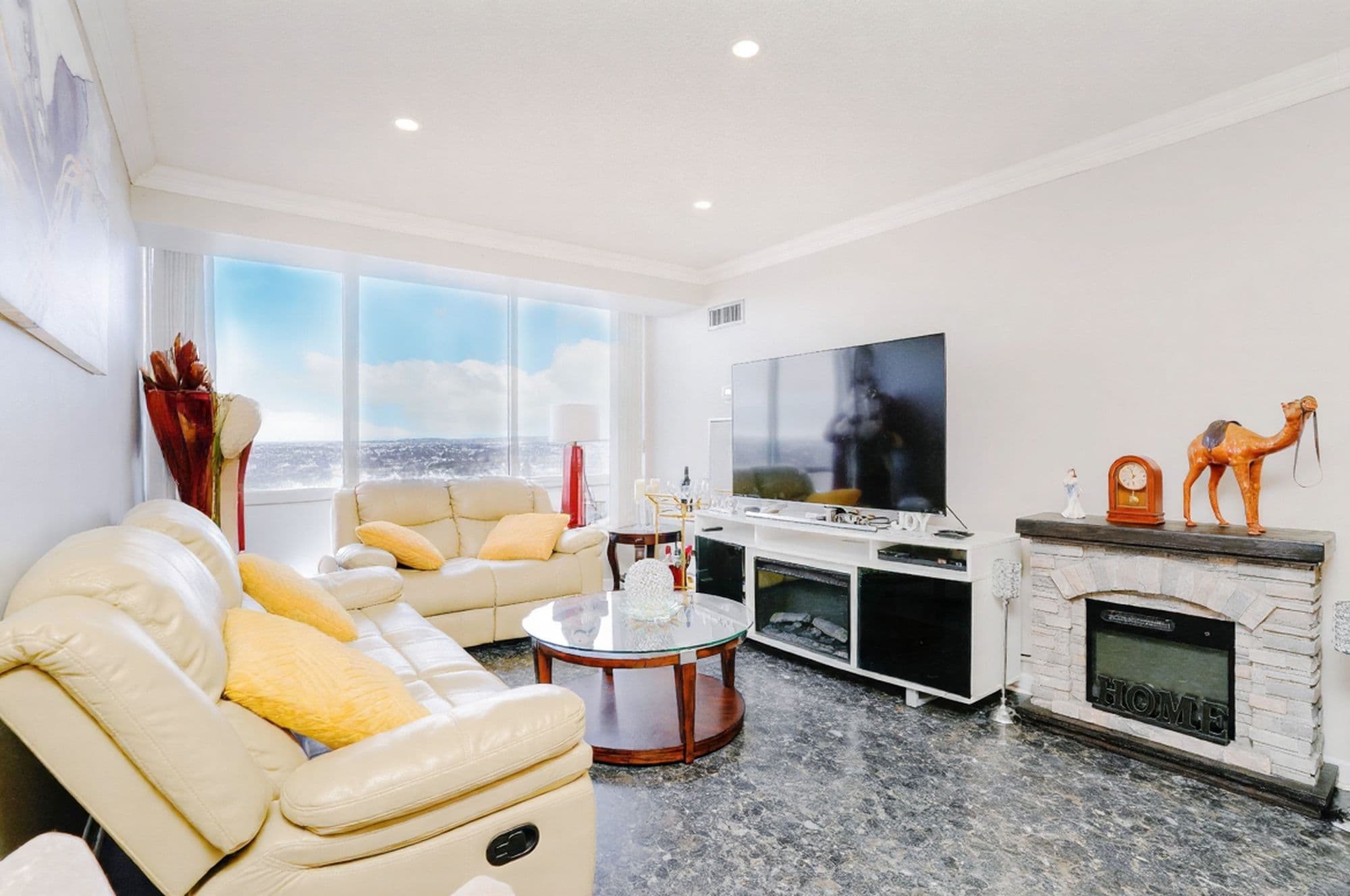 26 Hanover Road 1705, Brampton, ON L6S 4T2