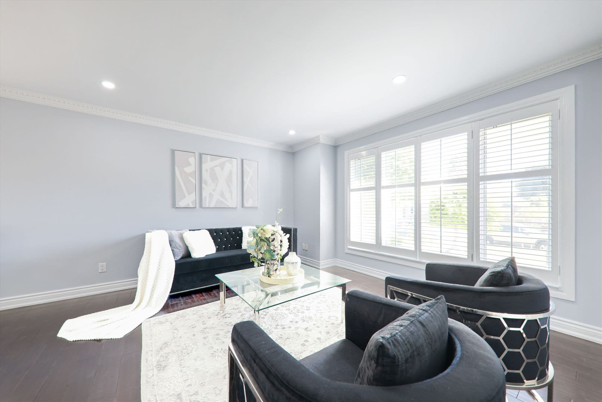 43 Tamarisk Drive Main, Toronto W10, ON M9V 1S2