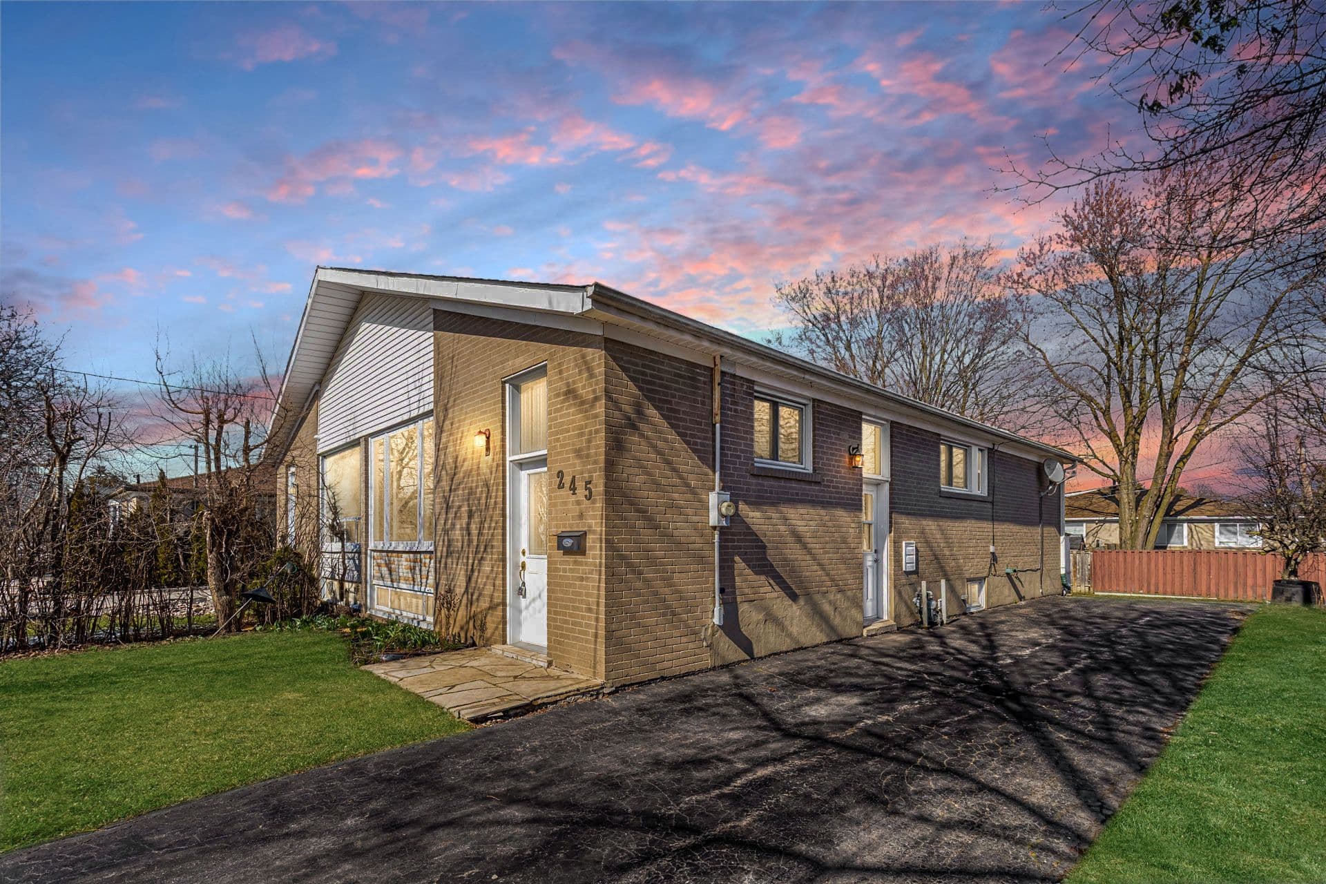 245 Browndale Crescent, Richmond Hill, ON L4C 3H9