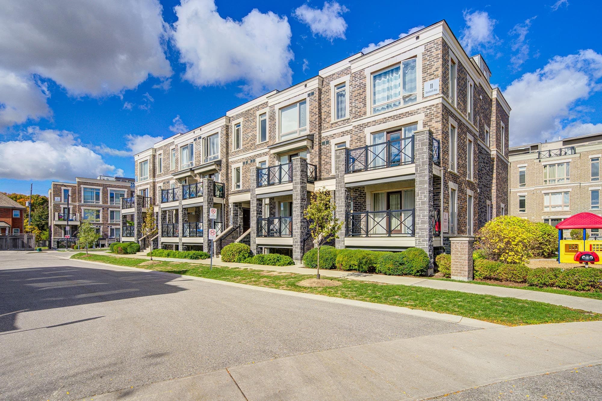 11 Dunsheath Way 1205, Markham, ON L6B 1N3