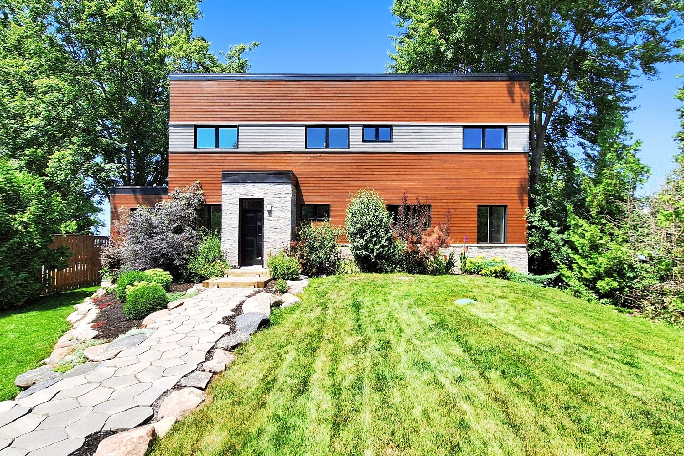 44 Irving Drive, Georgina, ON L0E 1N0