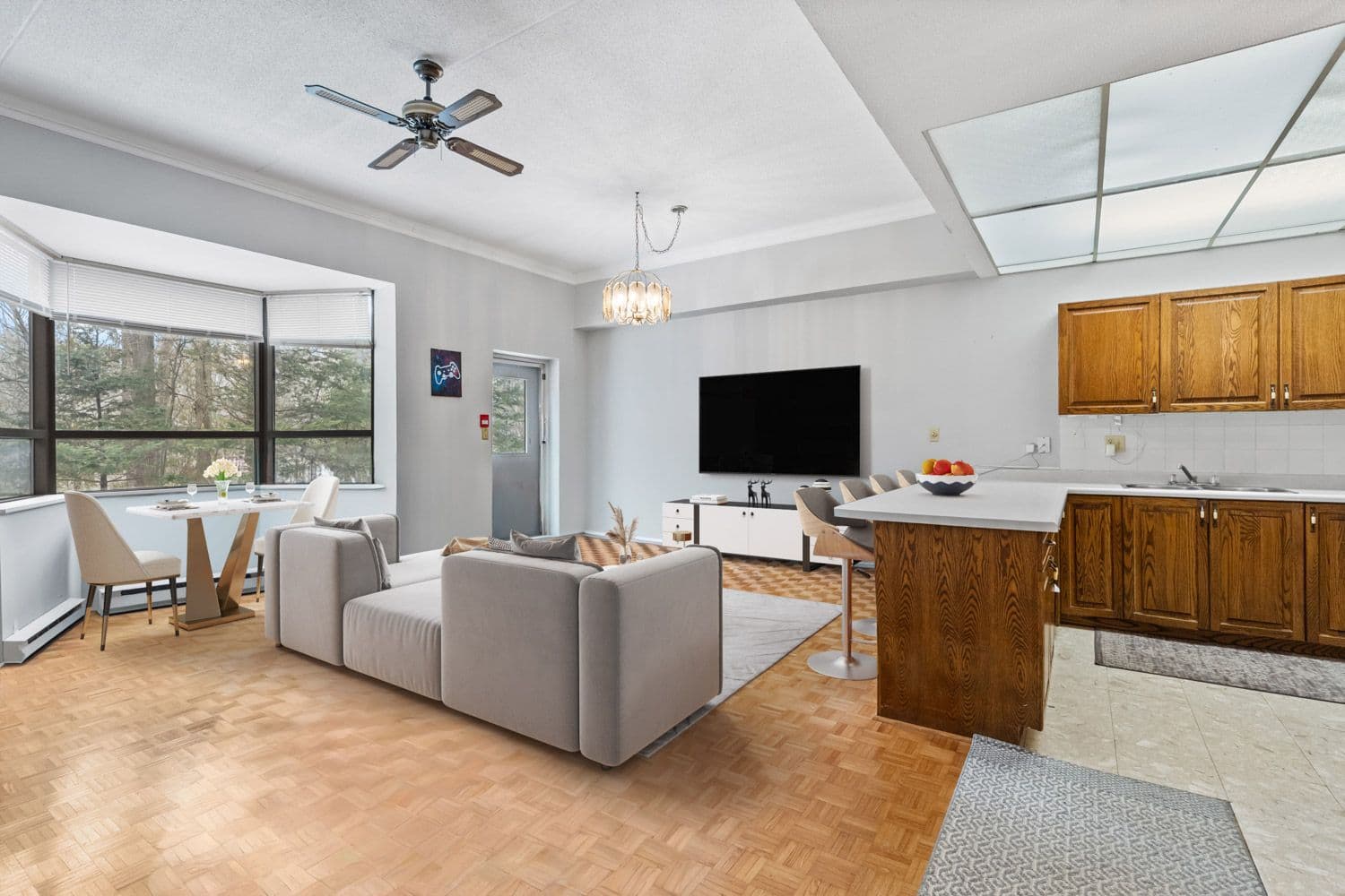 166 Olive Street 105, East Gwillimbury, ON L9N 1M9