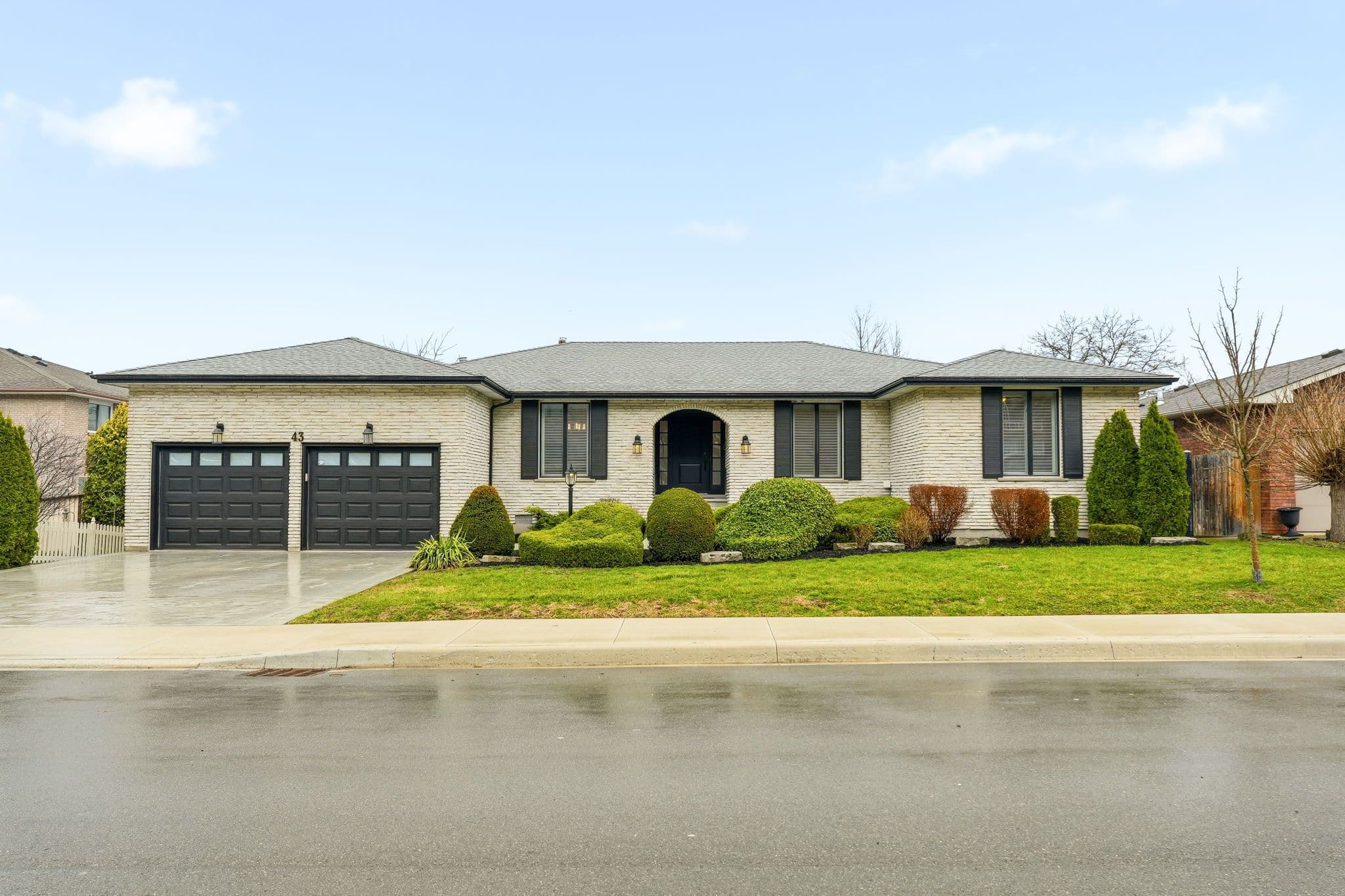 43 Maple Drive, Hamilton, ON L8G 3C4