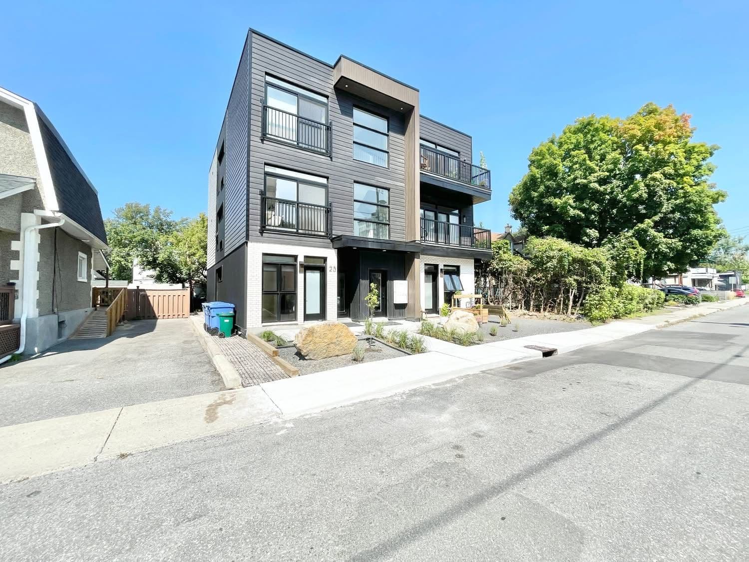 25 Grant Street 101, West Centre Town, ON K1Y 2W8