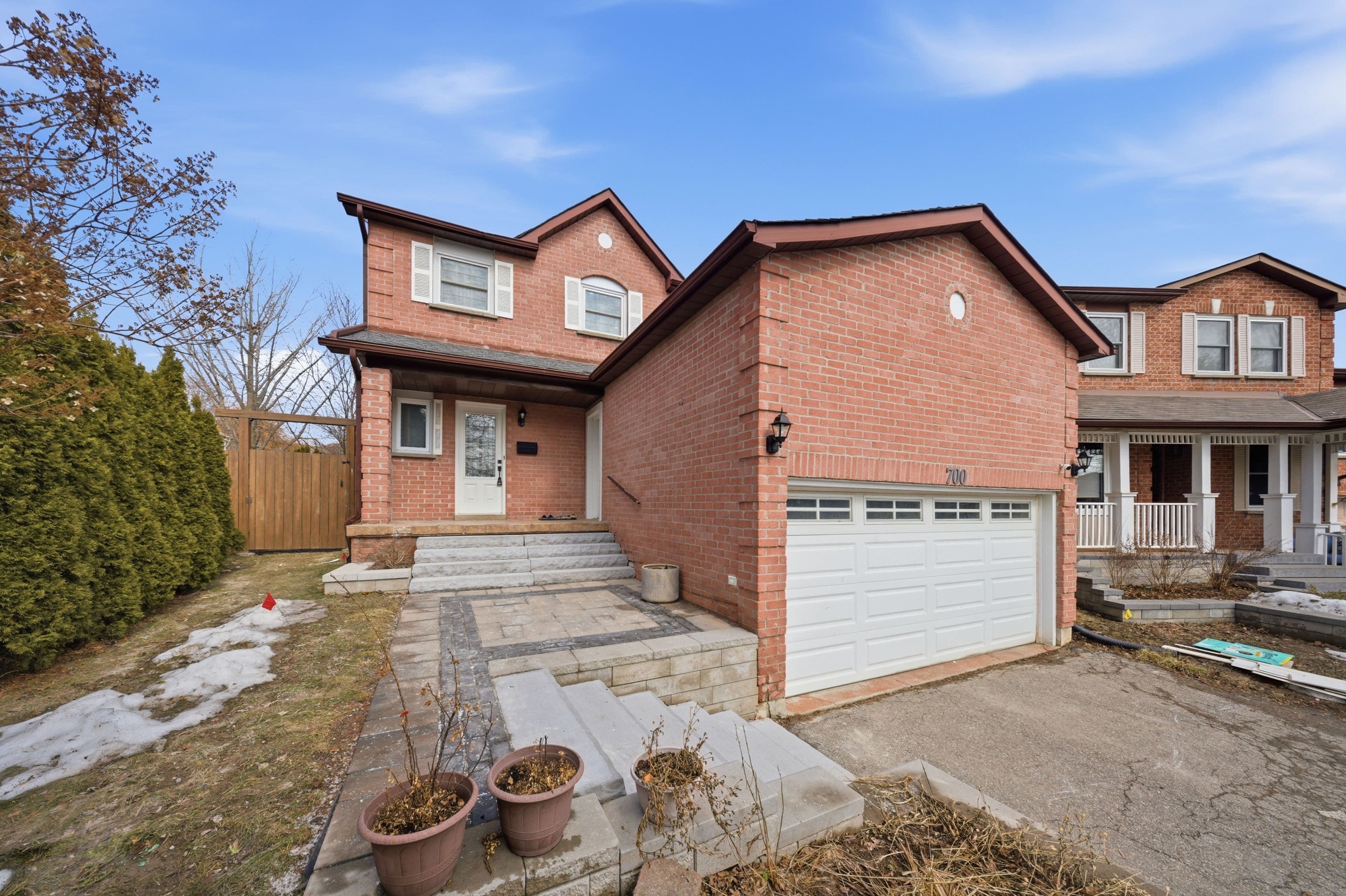 700 Mountjoy Court, Oshawa, ON L1K 1W8