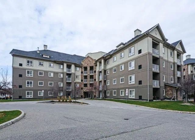 4 Dayspring Circle 3310, Brampton, ON L6P 2Z5