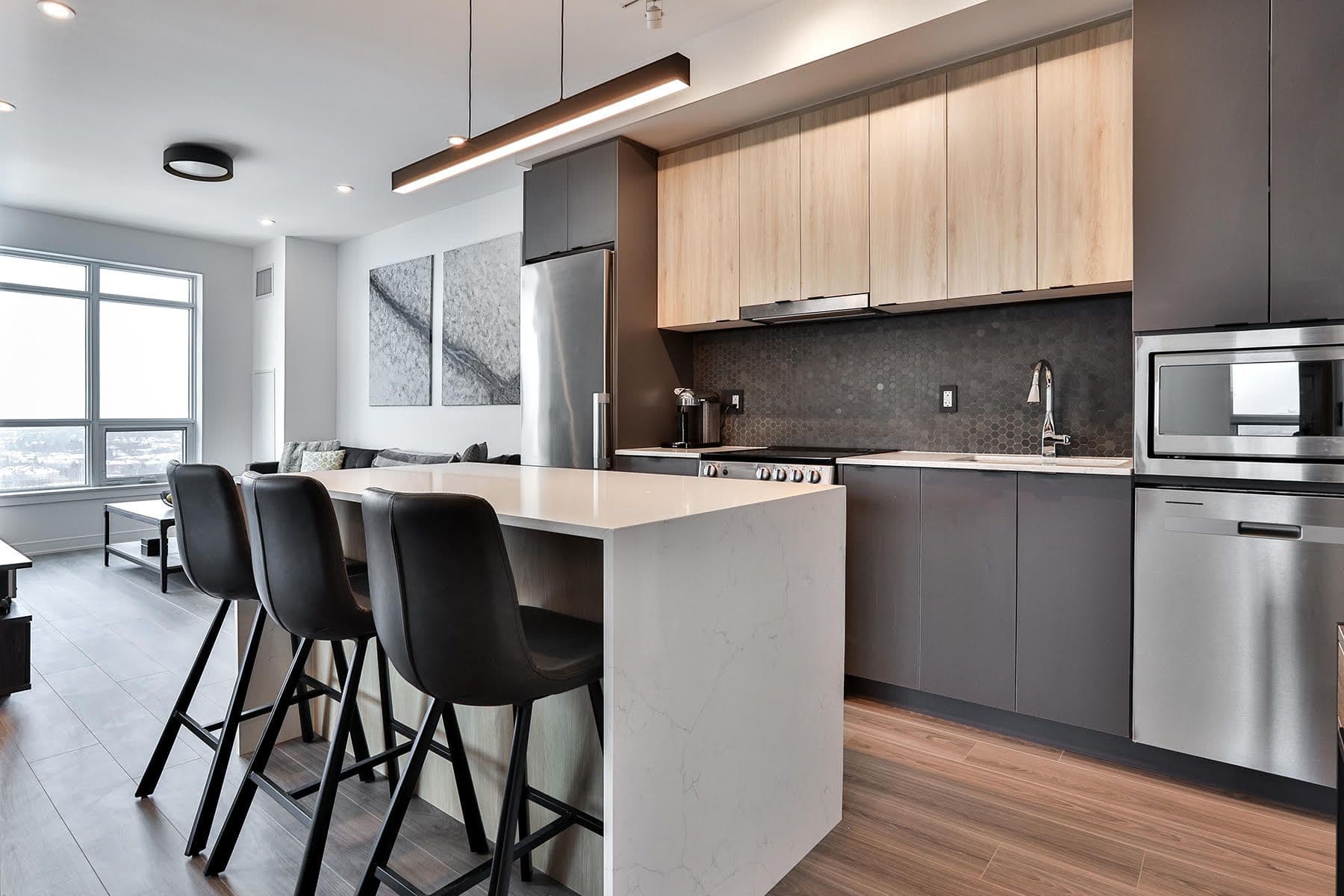 30 Upper Mall Way 1002, Vaughan, ON L4J 0L7