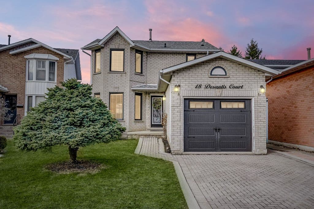 18 Desantis Court, Hamilton, ON L8W 3A9