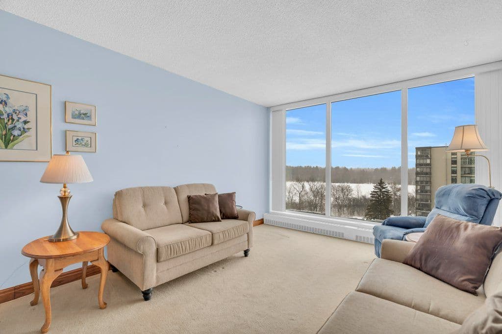 19 Woodlawn Road E 614, Guelph, ON N1H 7B1