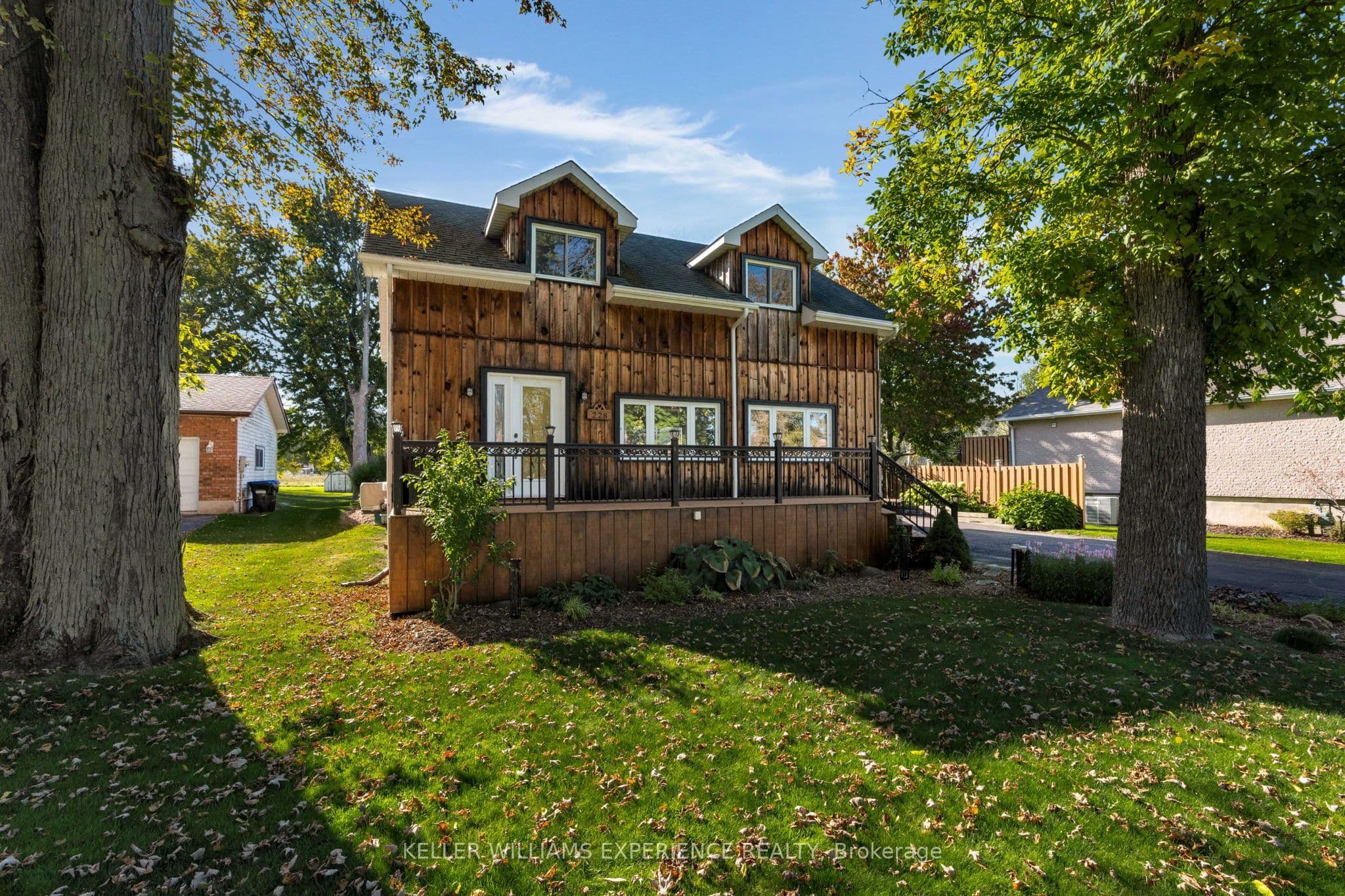228 Bayshore Road, Innisfil, ON L0L 1K0