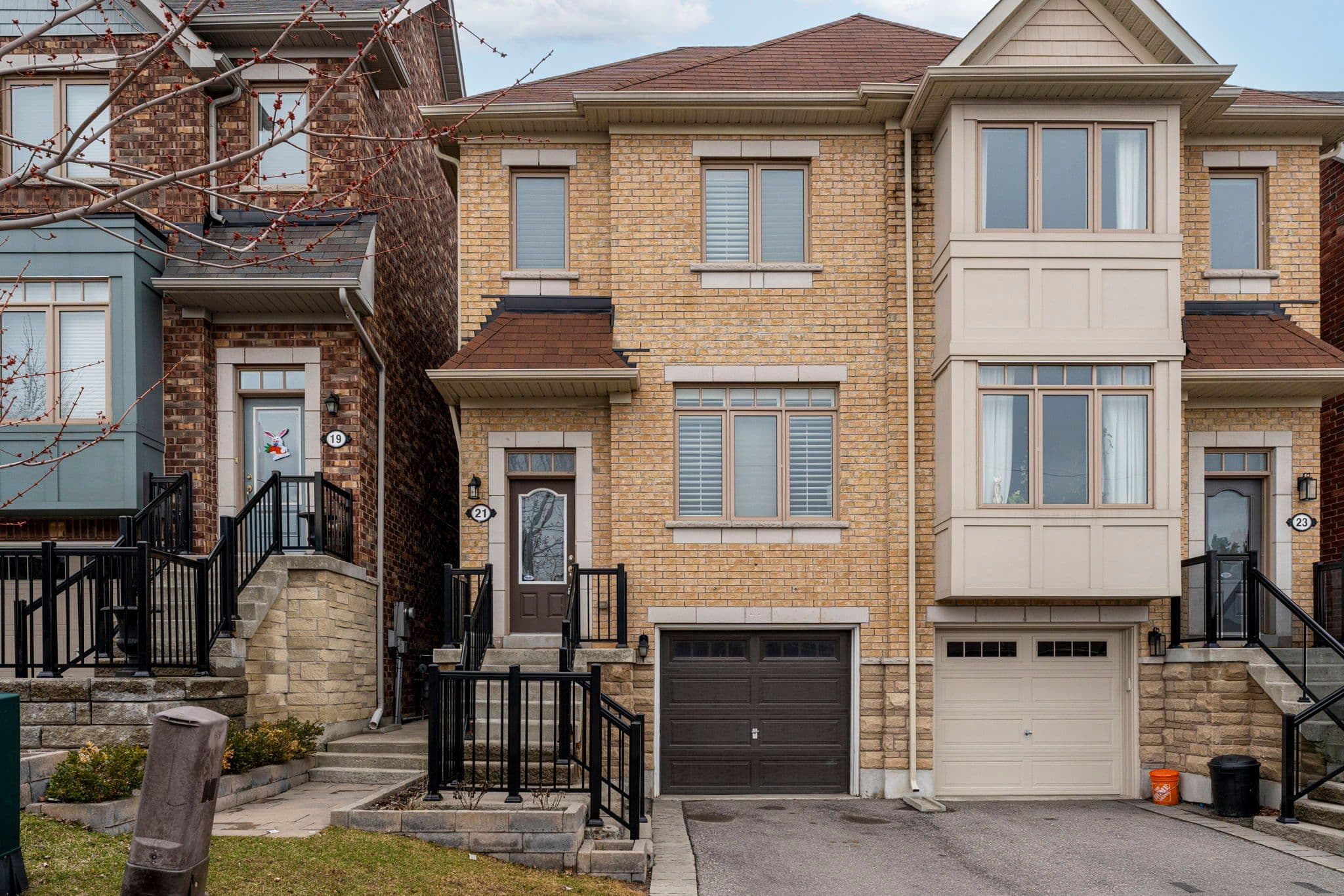 21 Ypres Road, Toronto W03, ON M6M 1N9