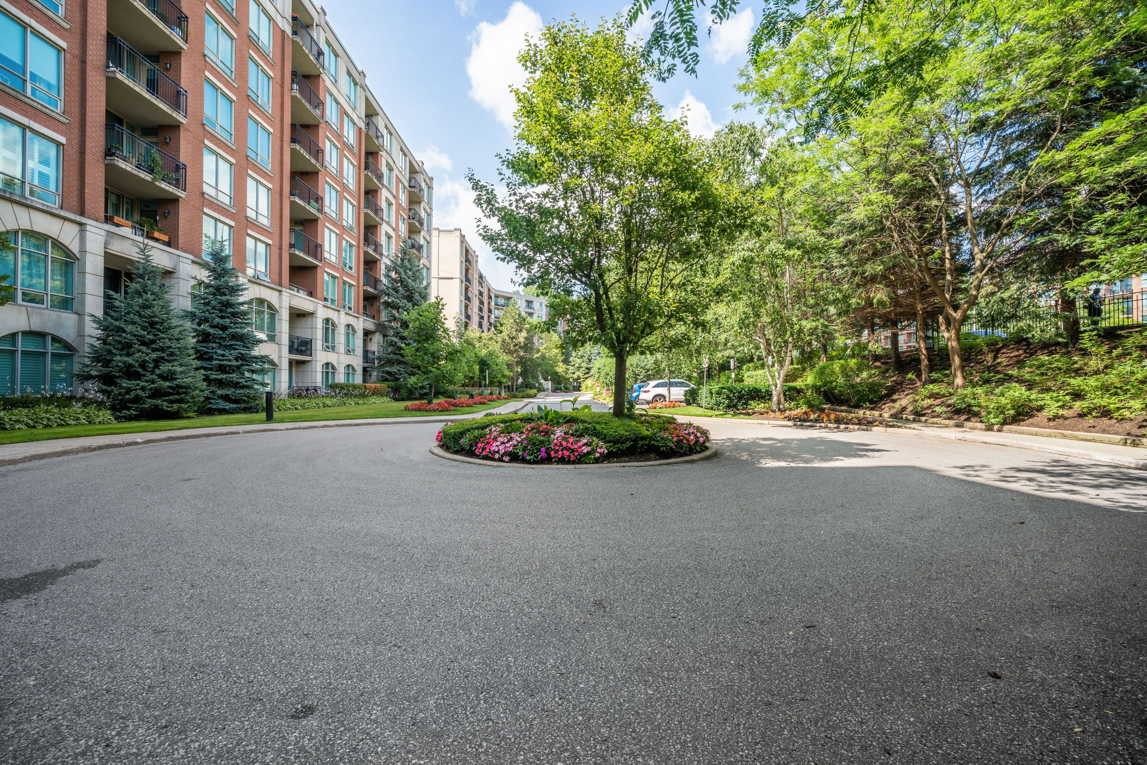 18 William Carson Crescent 614, Toronto C12, ON M2P 2G6