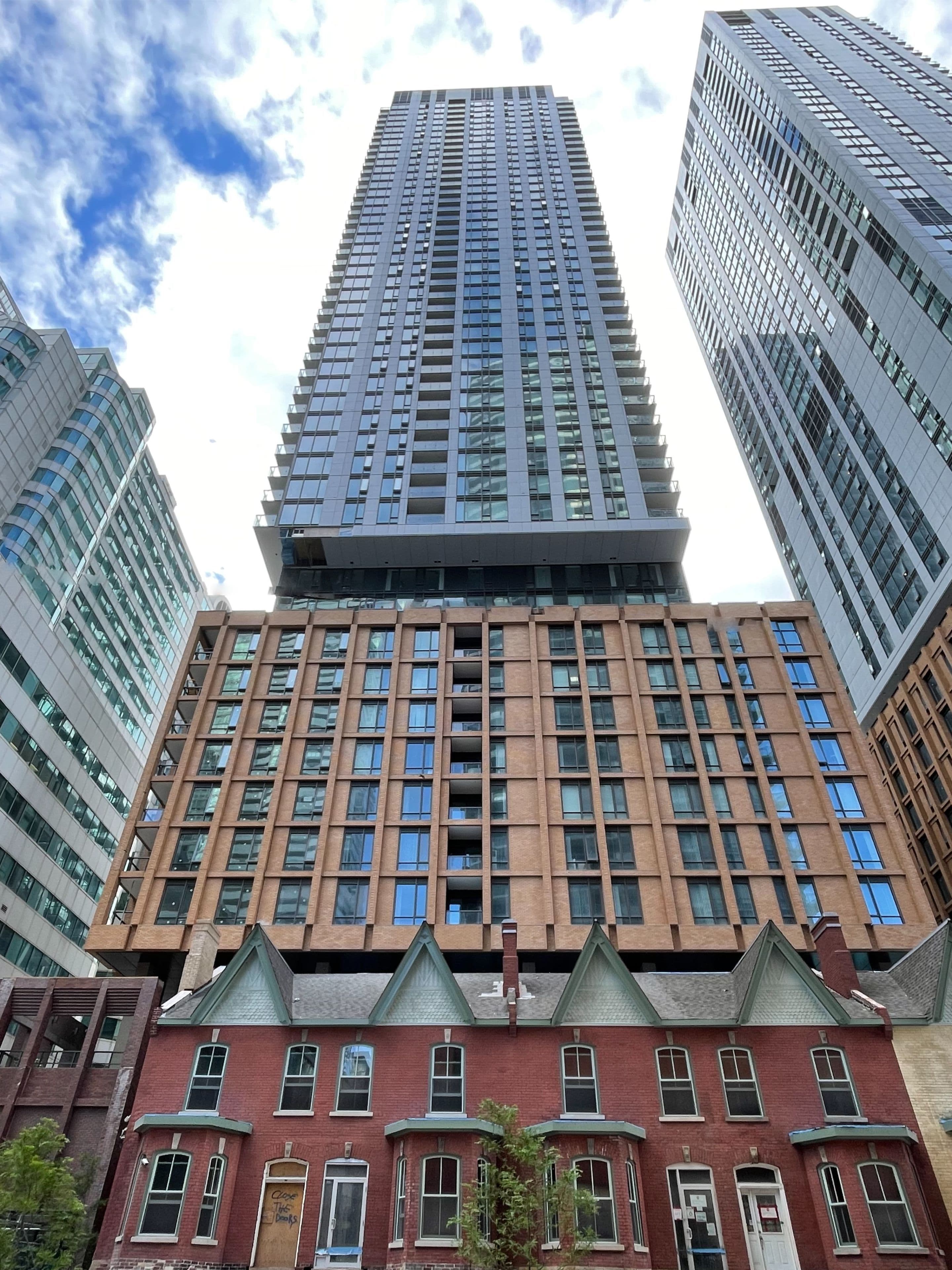 8 Widmer Street 3215, Toronto C01, ON M5V 0W6