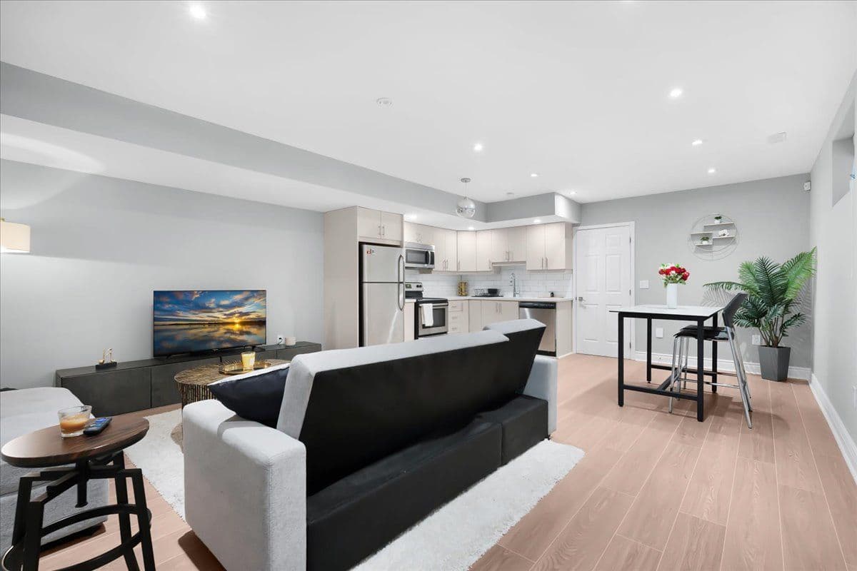 25A Mystic Avenue, Toronto E06, ON M1L 4G8