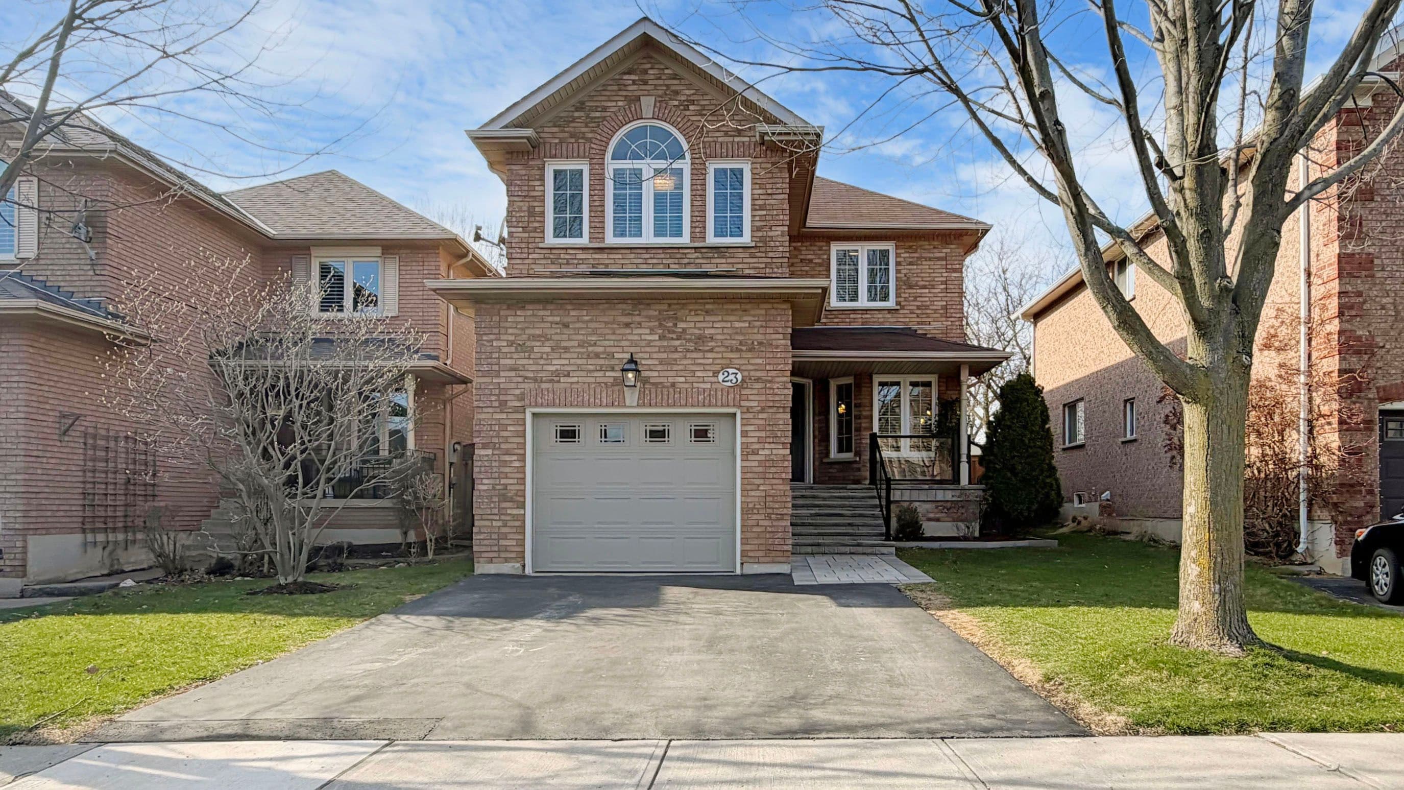 23 Red Maple Lane, Oakville, ON L6H 6C5