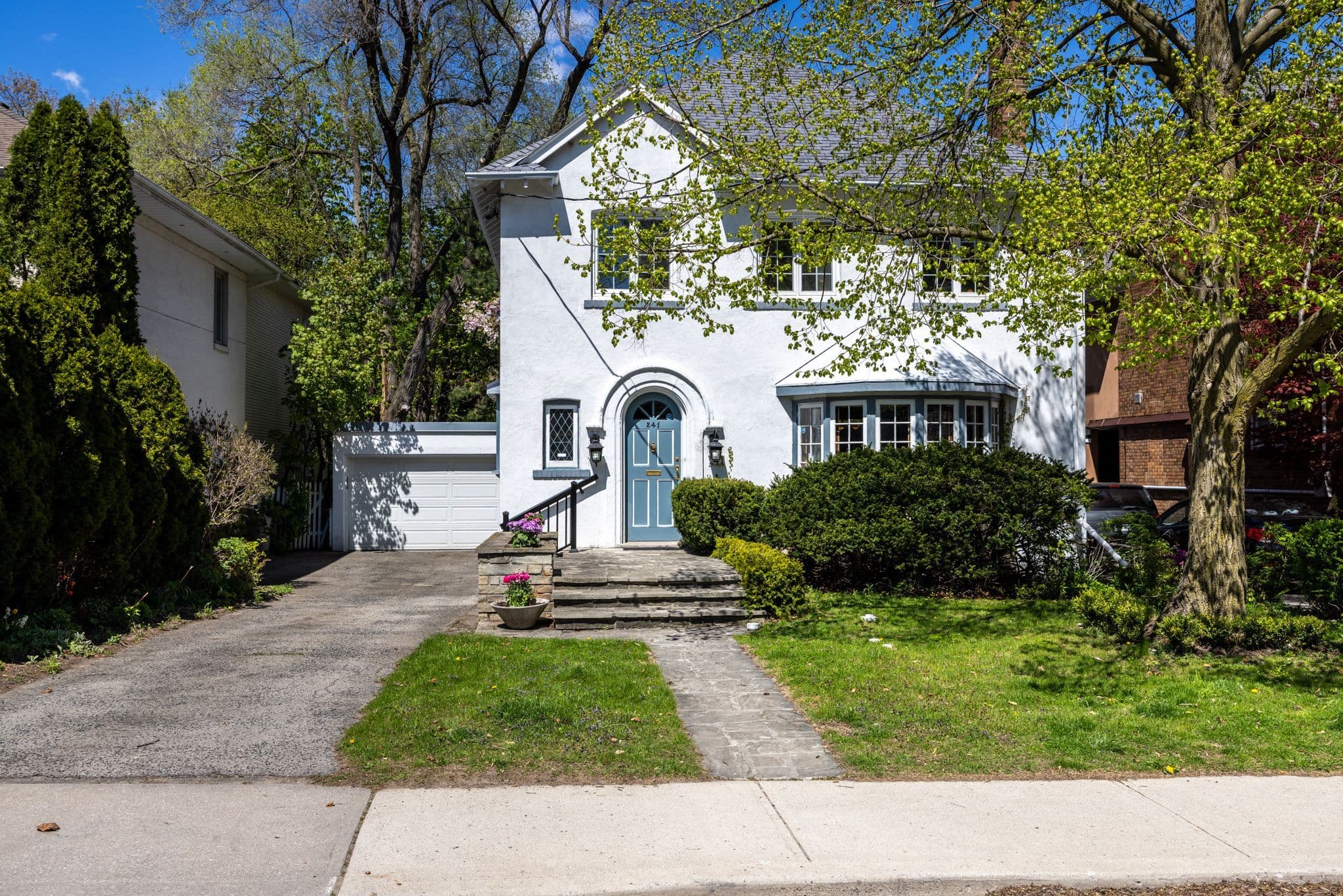 241 Forest Hill Road, Toronto C03, ON M5P 2N3