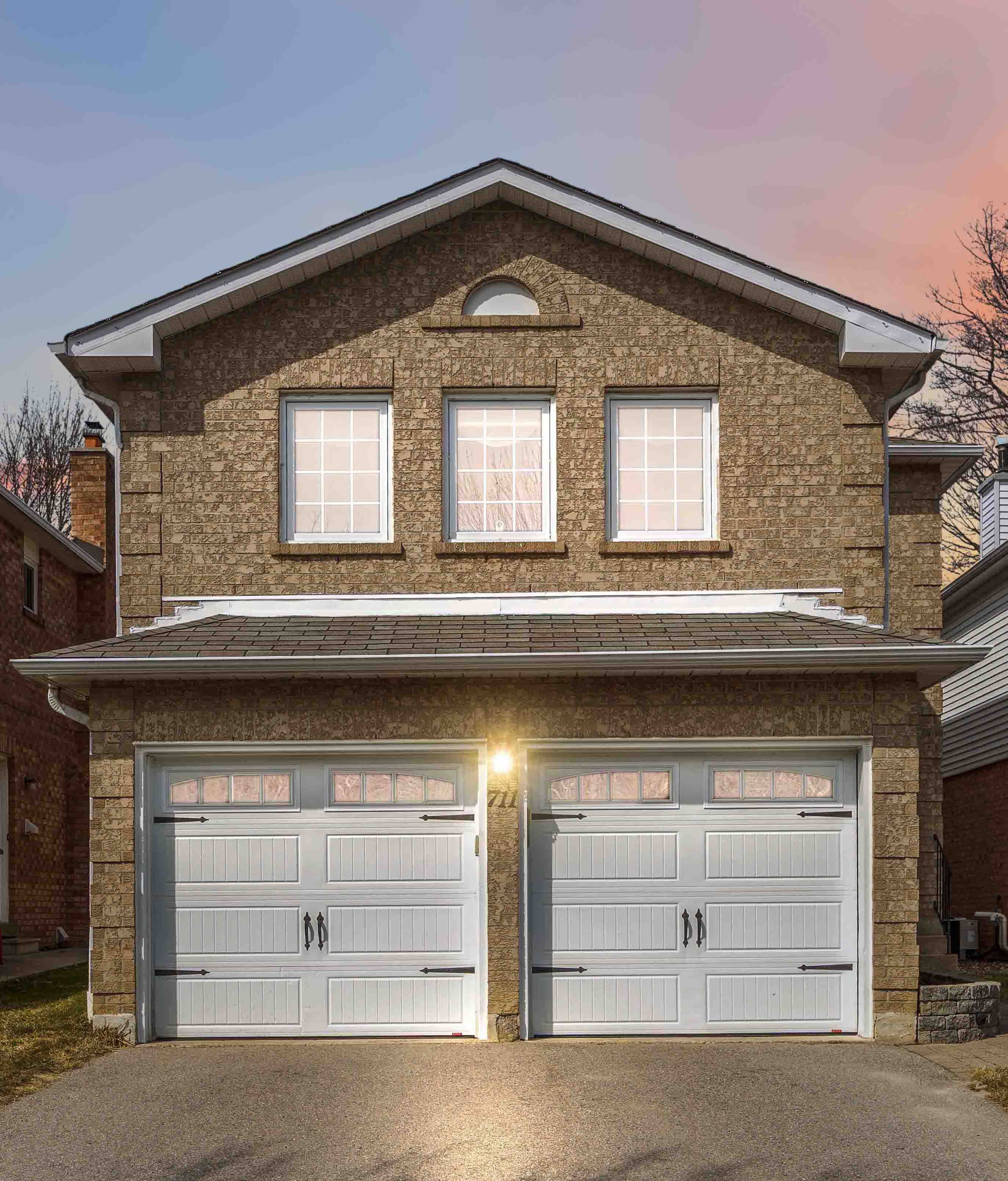 711 Cowan Circle, Pickering, ON L1W 3K6