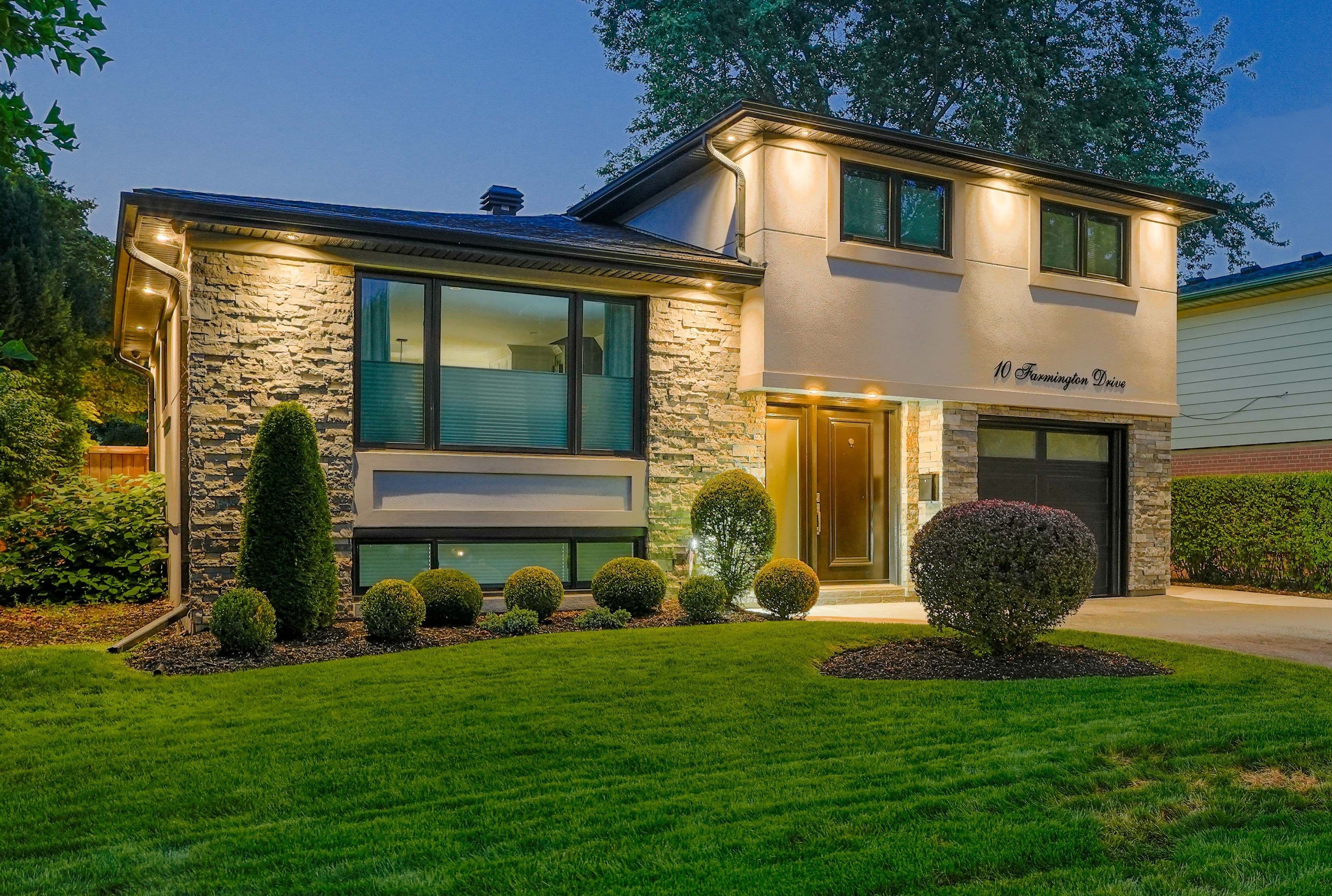 10 Farmington Drive, Brampton, ON L6W 2V2