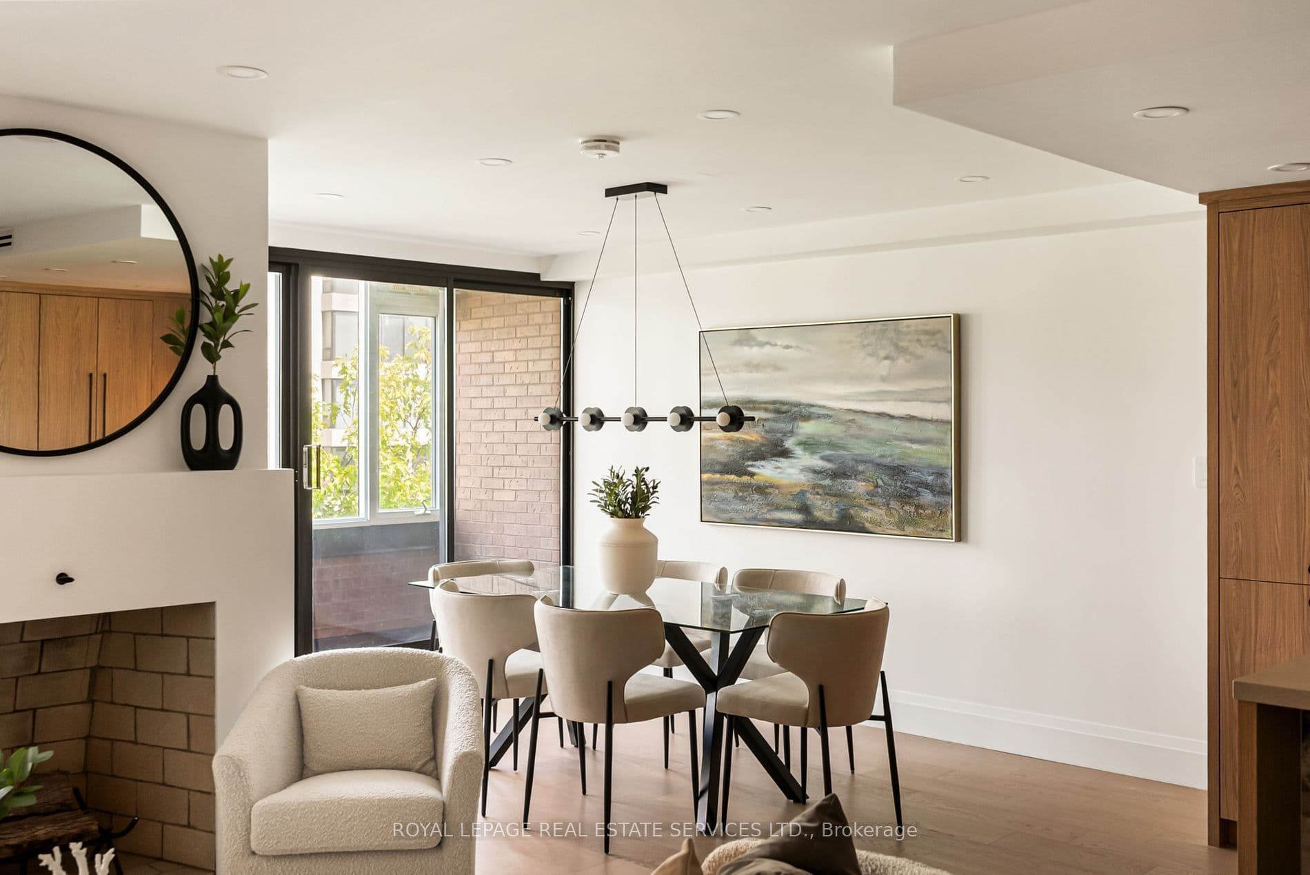 349 St Clair Avenue W 402, Toronto C02, ON M5P 1N3