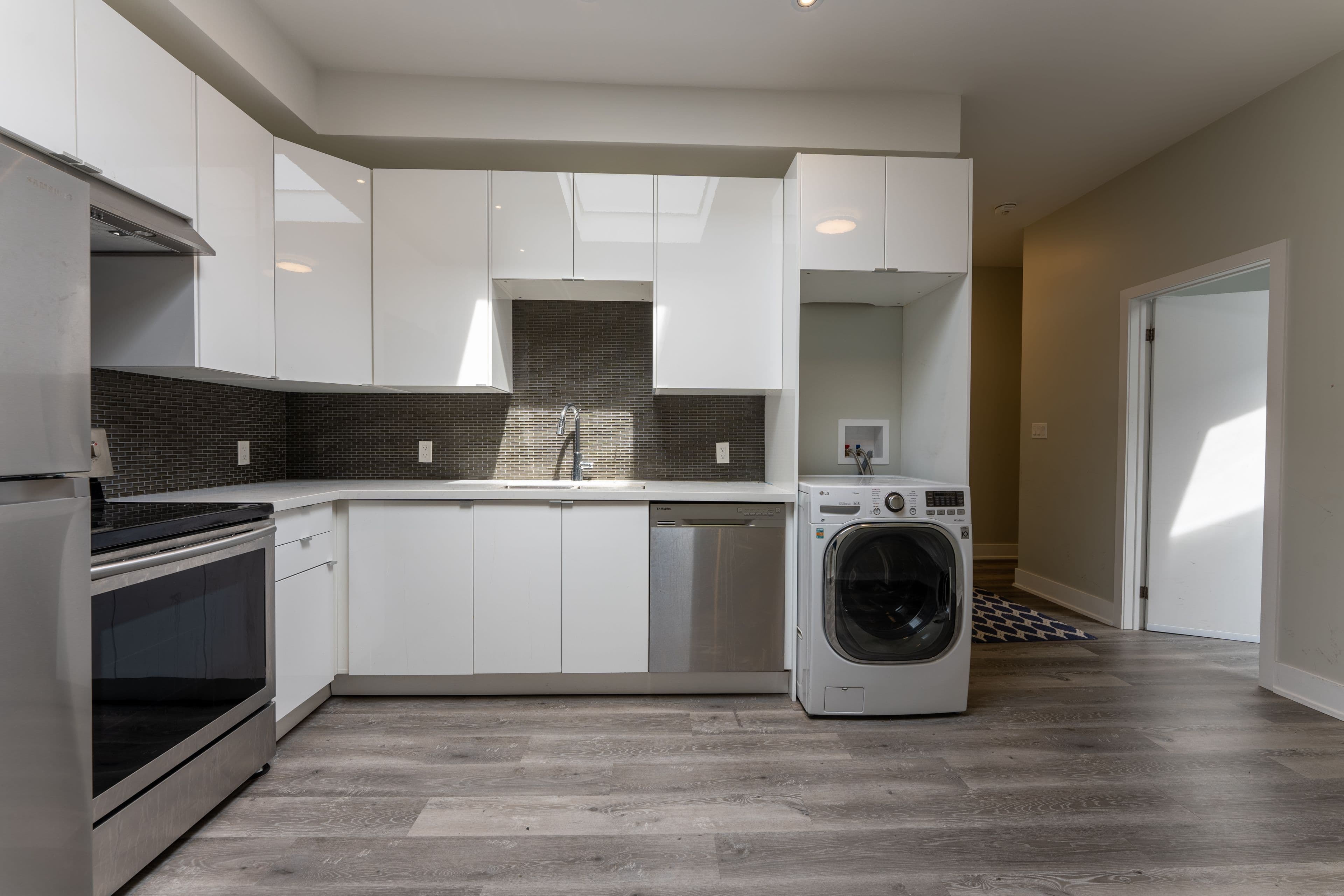 400 Queen Street W 1, Toronto C01, ON M5V 2A6