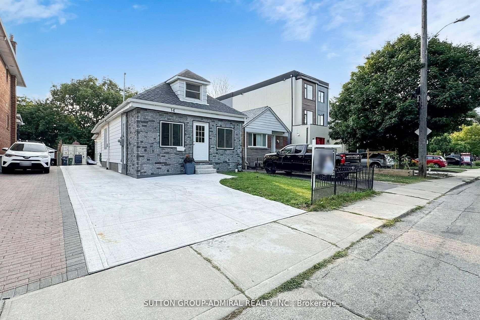14 Spears Street, Toronto W03, ON M6N 3X7