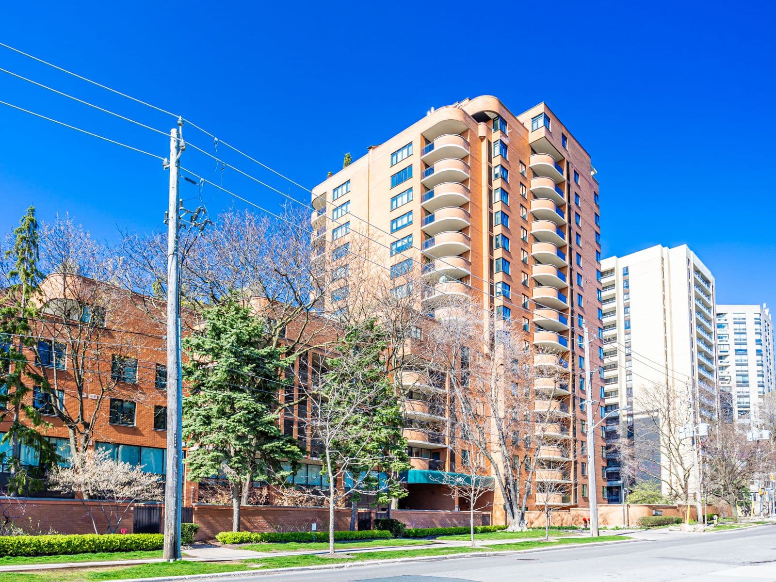 260 Heath Street W 404, Toronto C03, ON M5P 3L6