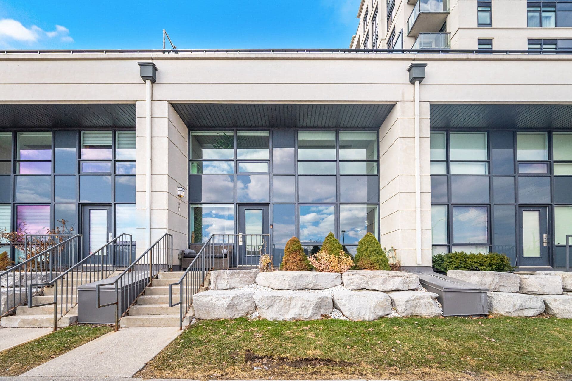 12 Woodstream Boulevard 110, Vaughan, ON L4L 8C3