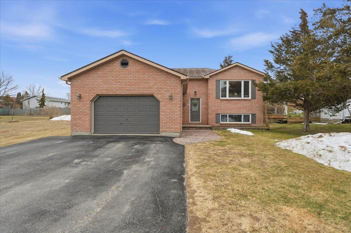 4 Harbourview Crescent, Prince Edward County, ON K0K 3L0