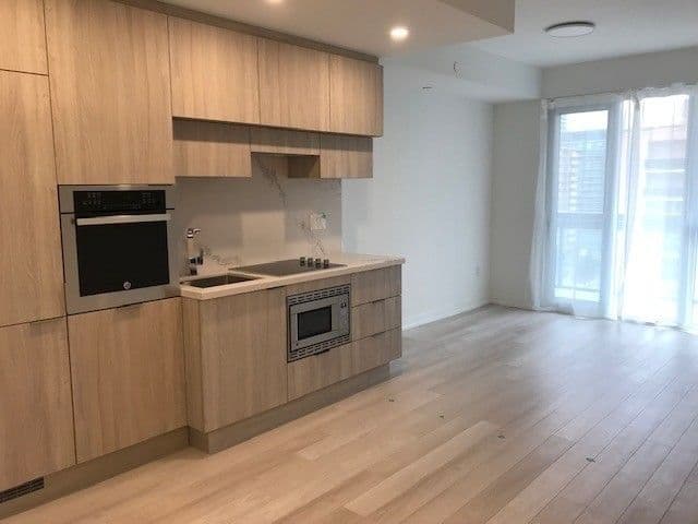 39 Roehampton Avenue 602, Toronto C10, ON M4P 1P9