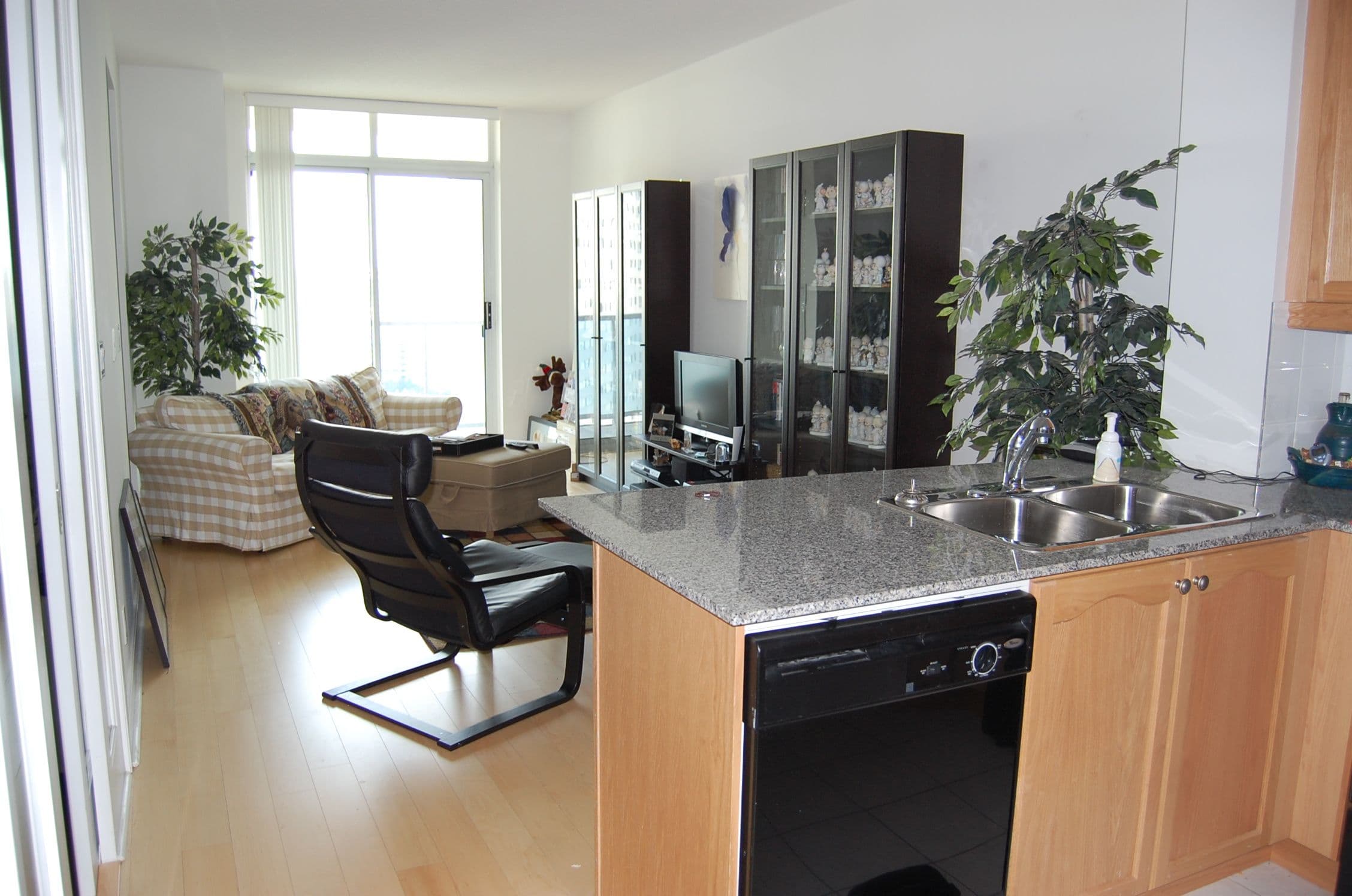 70 Absolute Avenue 1504, Mississauga, ON L4Z 0A4
