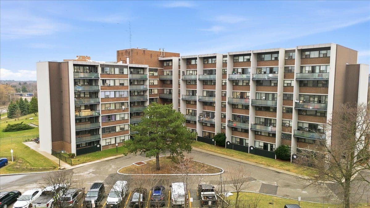 2121 Roche Court 707, Mississauga, ON L5K 2C7