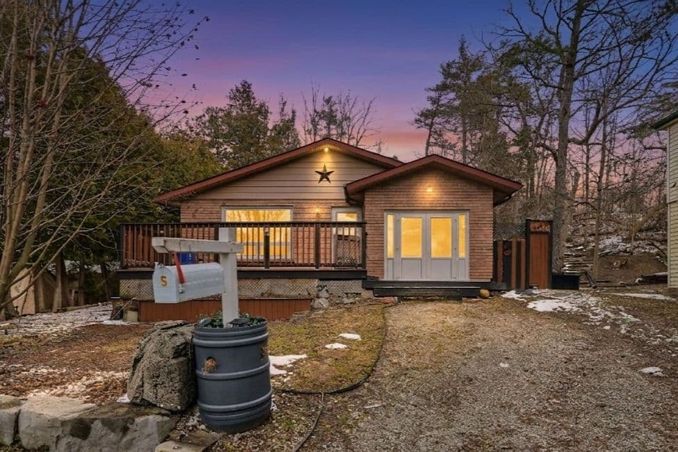 5 Pineway Avenue, Georgina, ON L4P 1X8